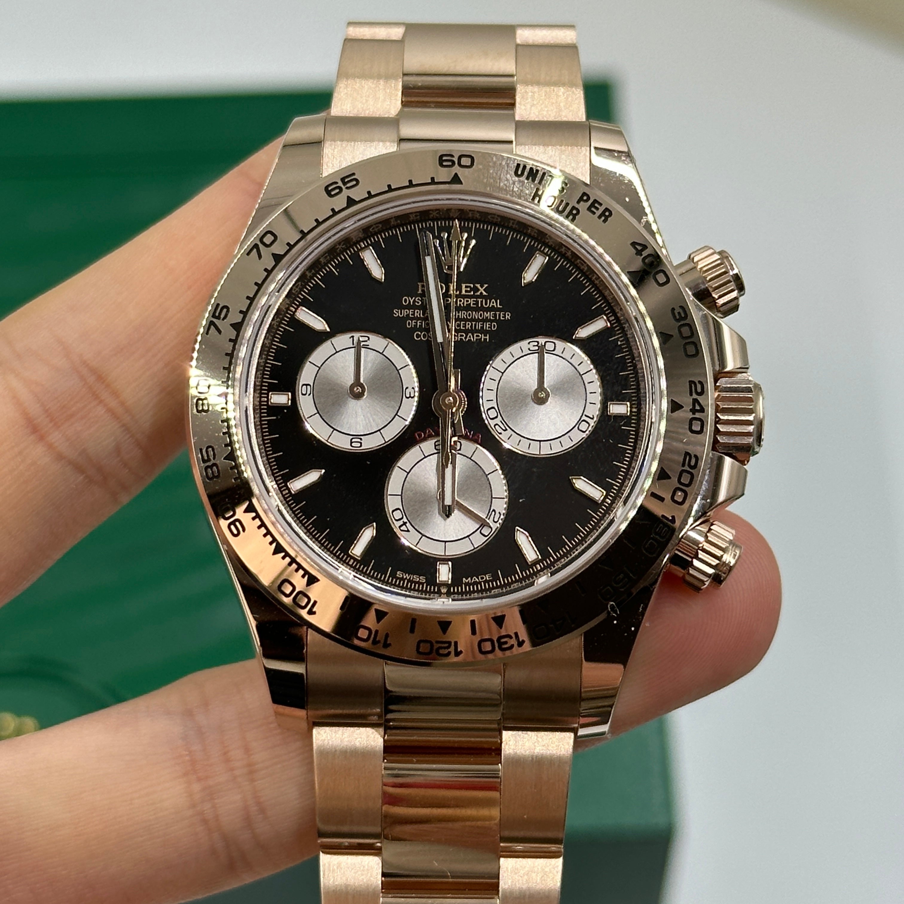 Rolex Cosmograph Daytona 126505 Bright black and Sundust