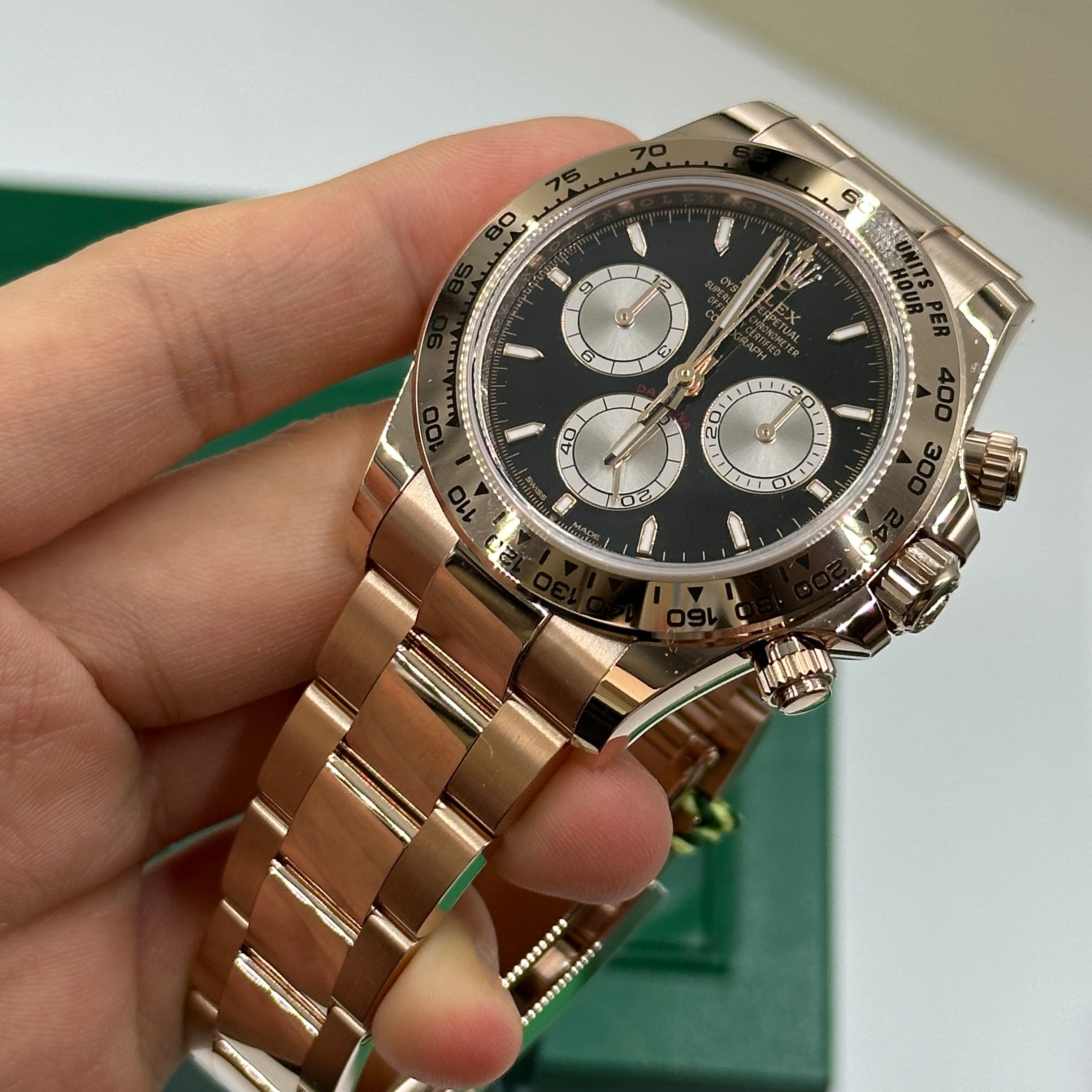 Rolex Cosmograph Daytona 126505 Bright black and Sundust