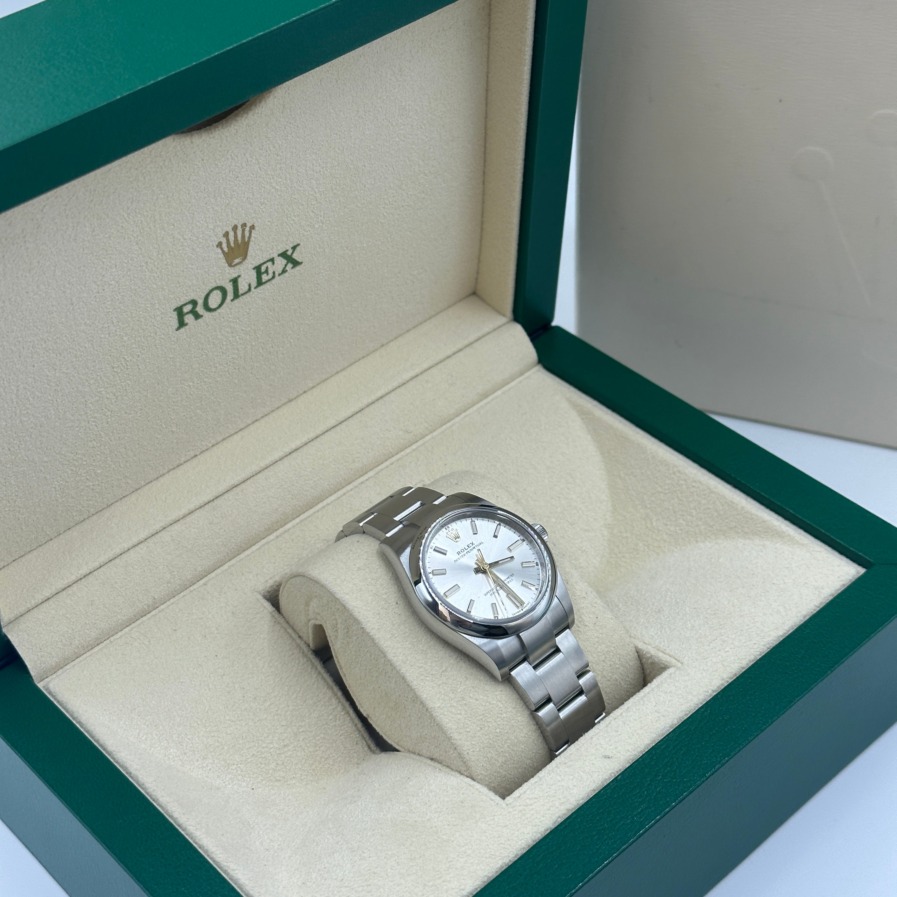 Rolex Perpetual 34 124200 Silver Oyster
