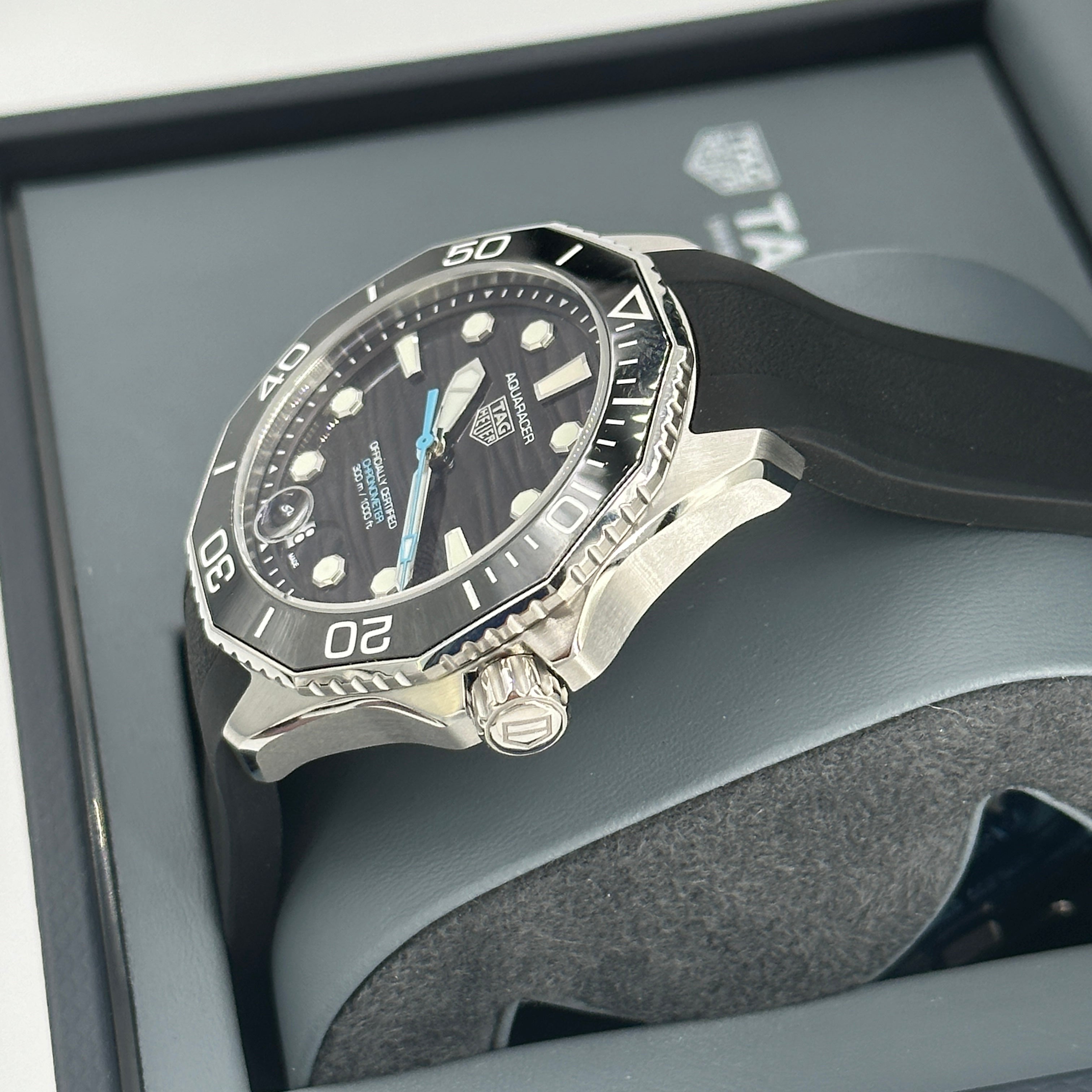 TAG Heuer Aquaracer 300M Professional 300 Date WBP5110.FT6257