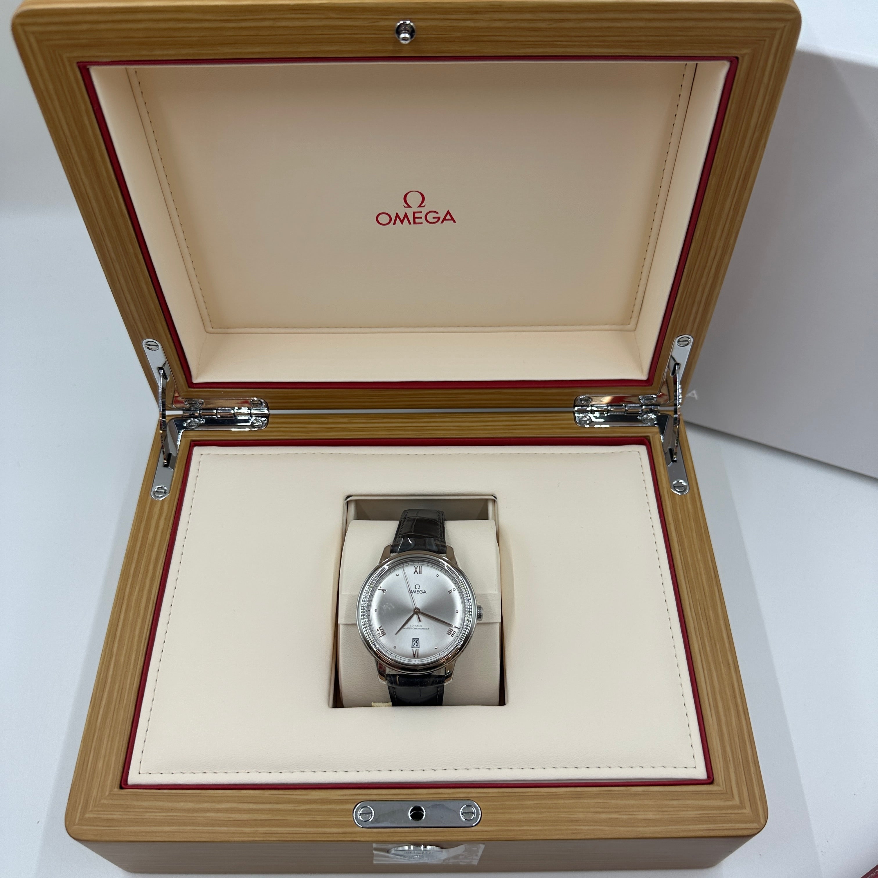 Omega 434.13.40.20.06.001 De Ville Master Chronometer Stainless Steel / Silver 2026