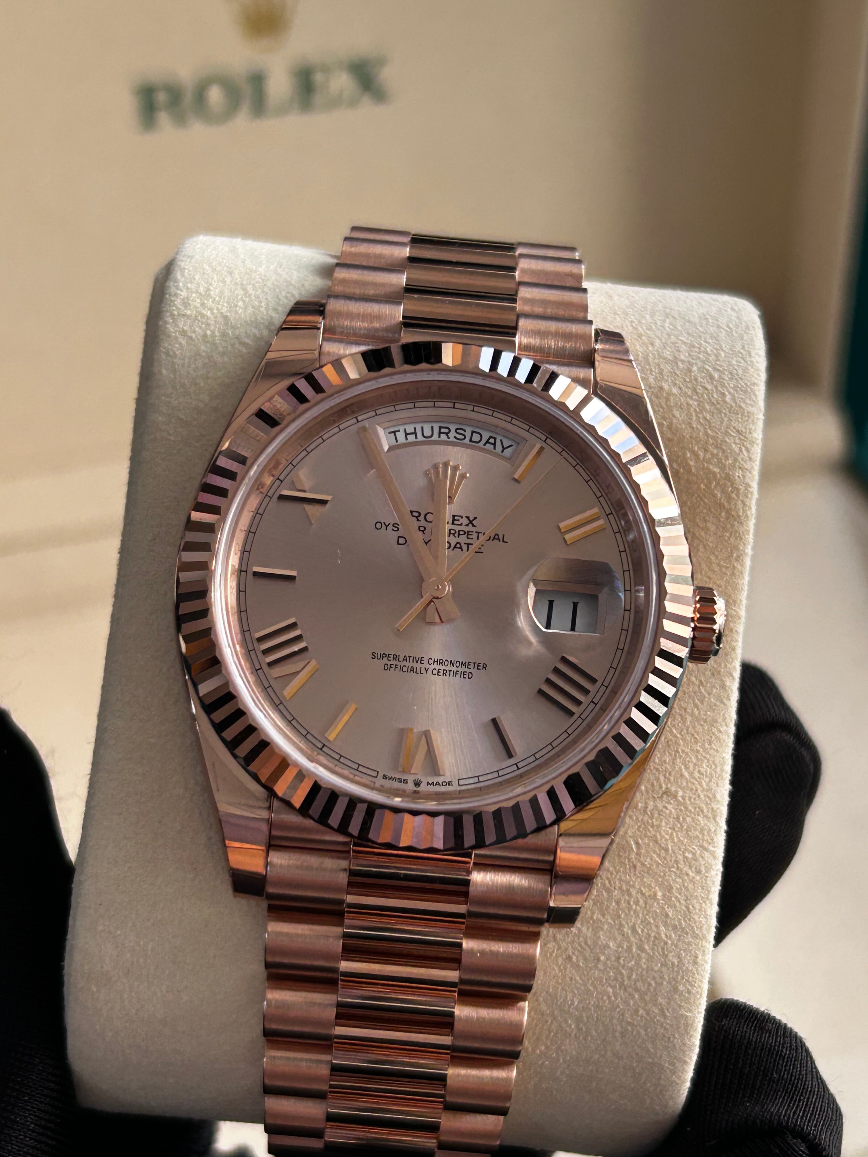Rolex Day-Date 40 228235 SUNDUST ROMAN