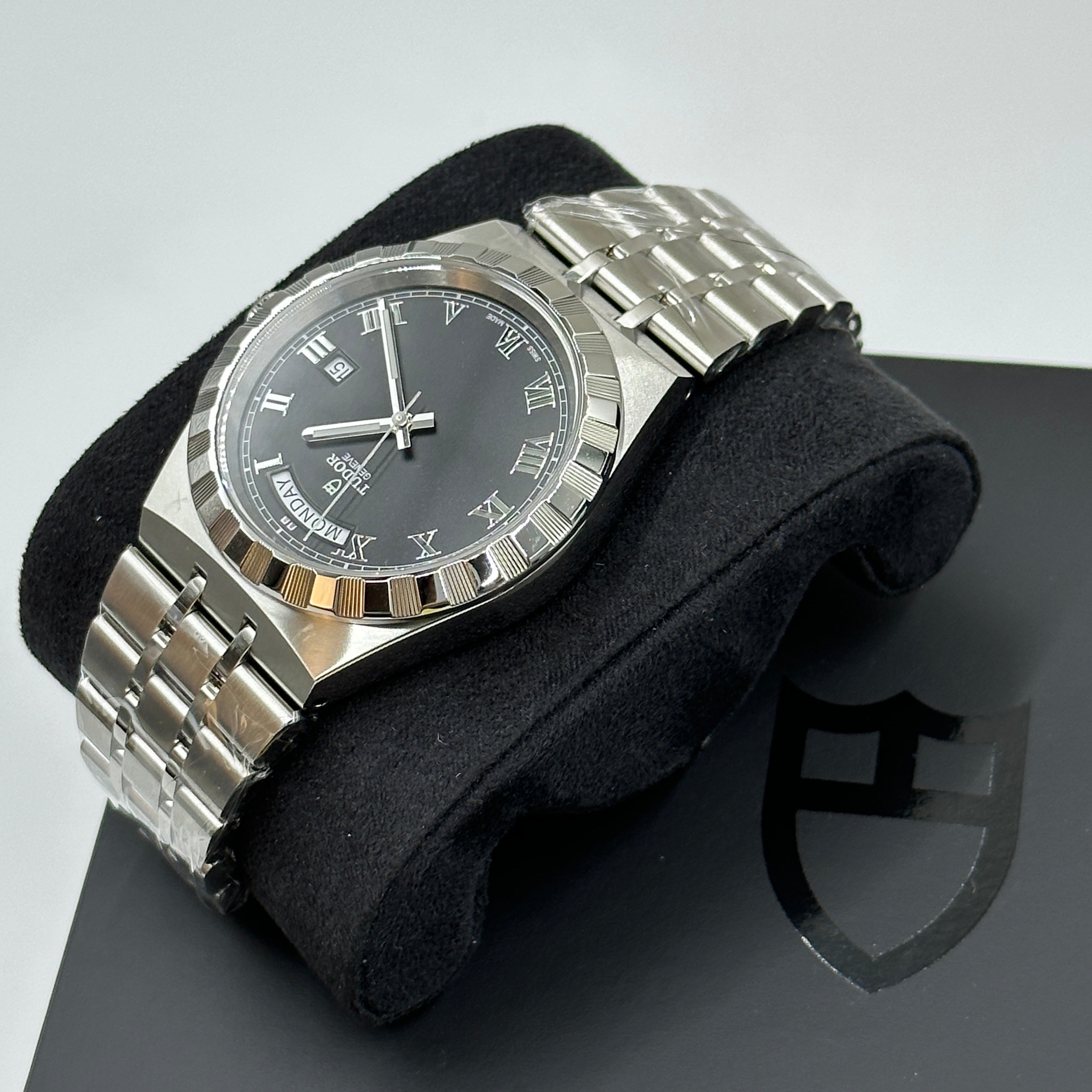 Tudor Royal M28600-0003 Black Roman