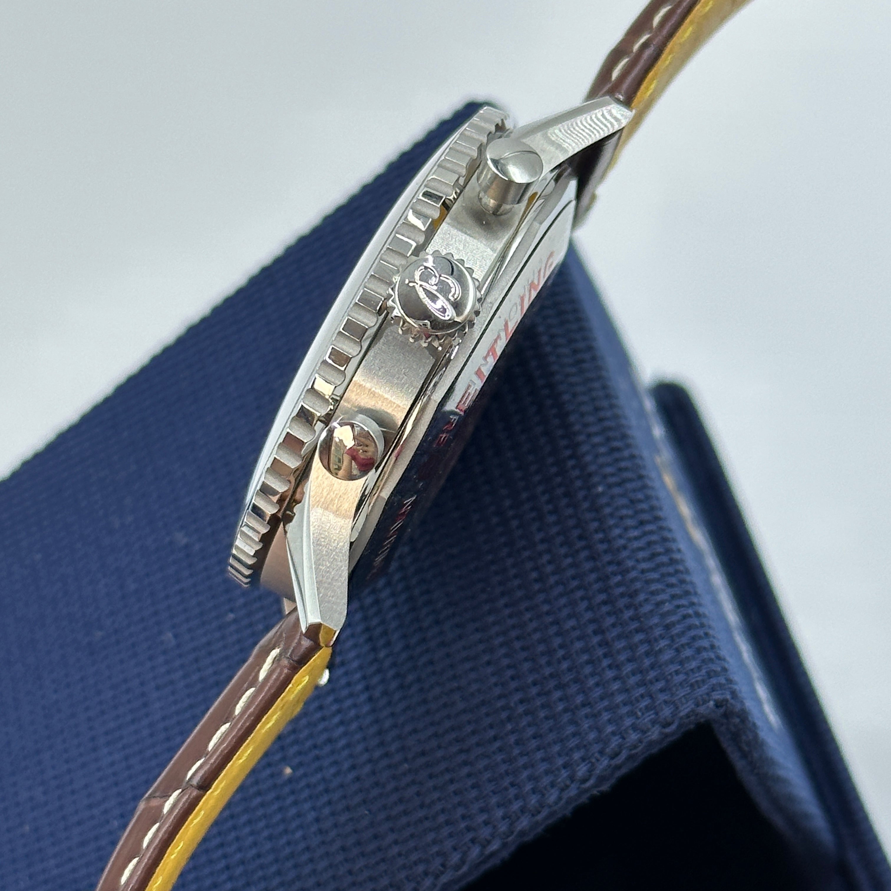 Breitling Navitimer  AB0137211C1P1