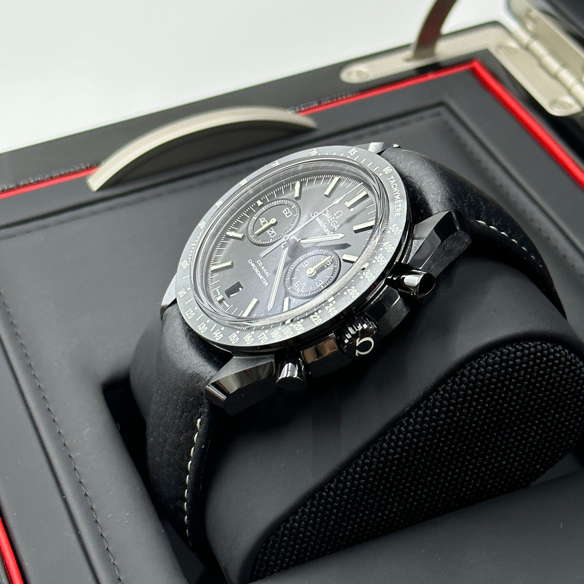 Omega 311.92.44.51.01.004 Speedmaster Moonwatch Co-Axial Dark Side of the Moon Pitch Black 2026