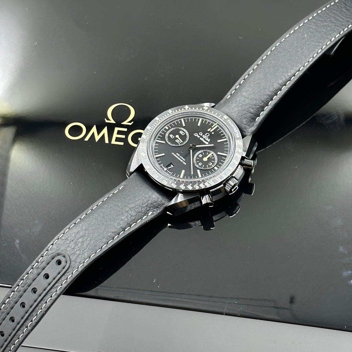 Omega 311.92.44.51.01.004 Speedmaster Moonwatch Co-Axial Dark Side of the Moon Pitch Black 2026