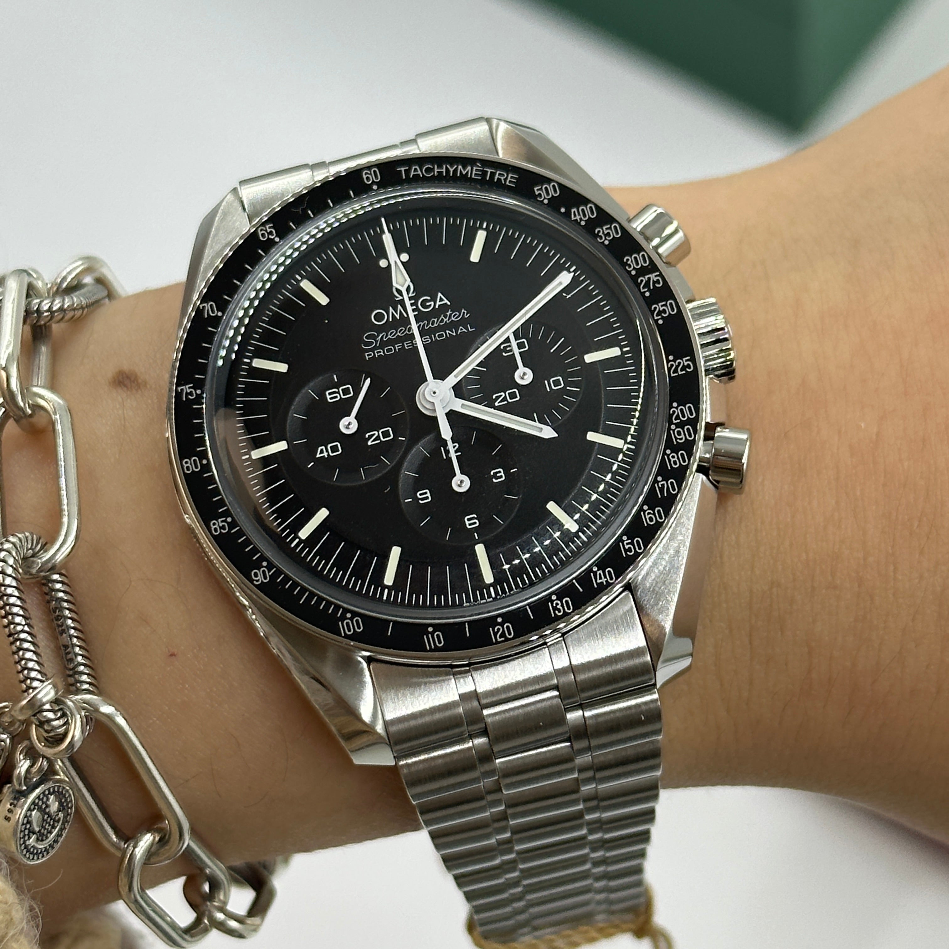 Omega Speedmaster 310.30.42.50.01.002 Black 2026 – EW Watches