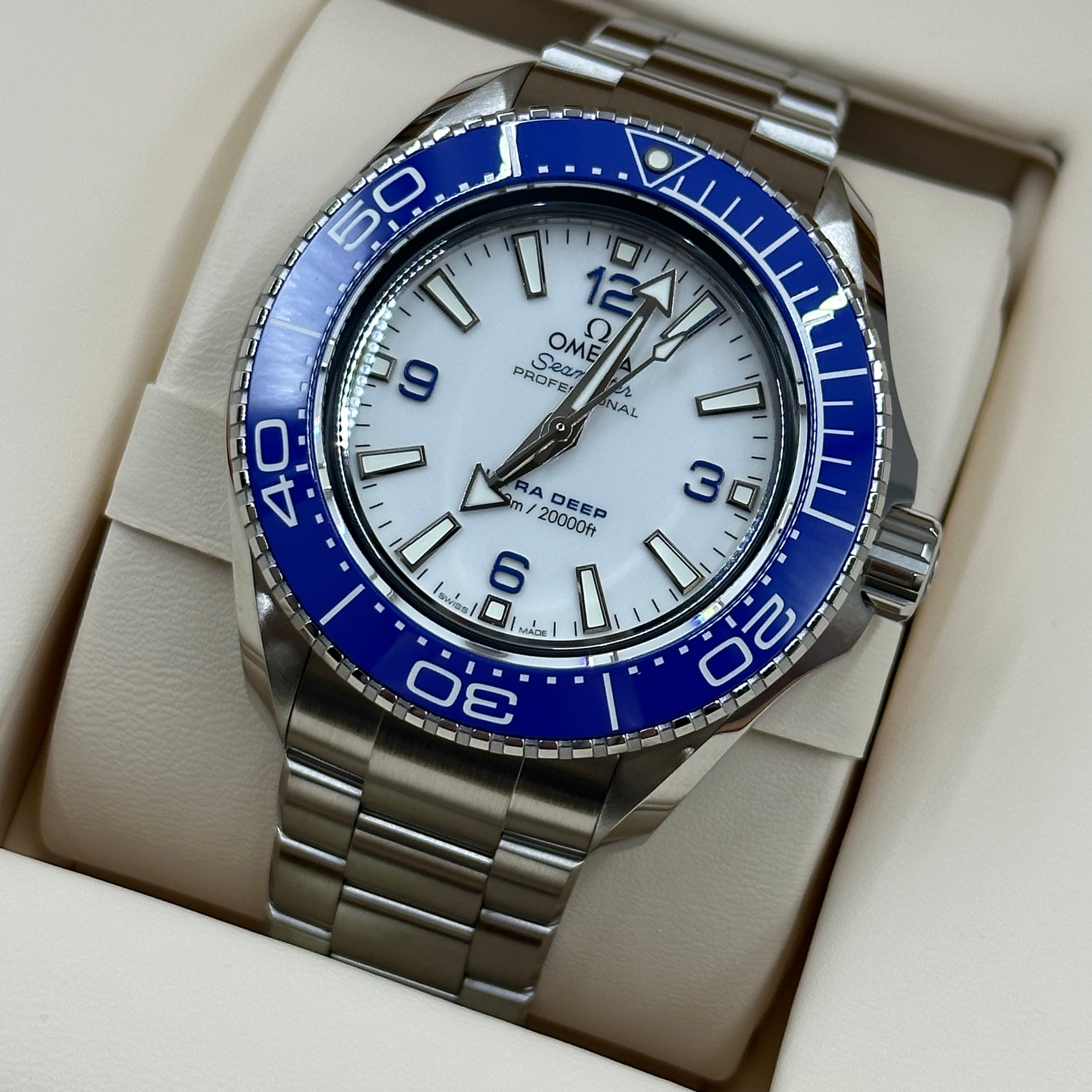 Omega  Seamaster Planet Ocean 6000M €10.200 215.30.46.21.04.001 2026