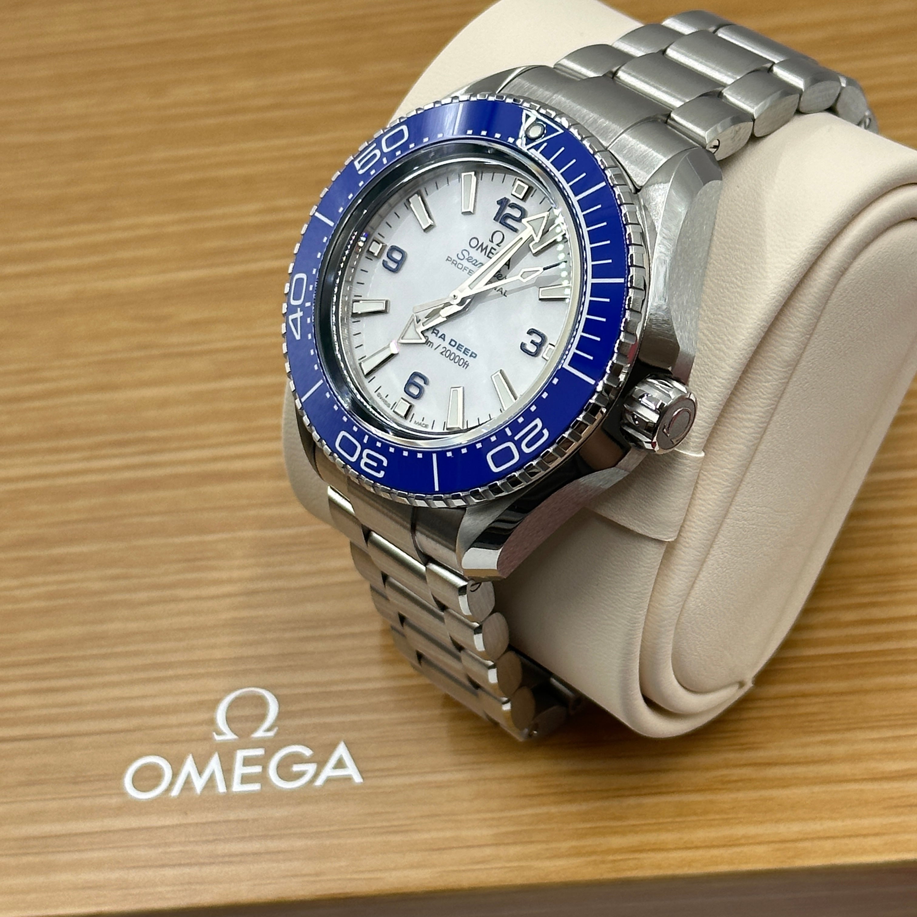 Omega  Seamaster Planet Ocean 6000M €10.200 215.30.46.21.04.001 2026