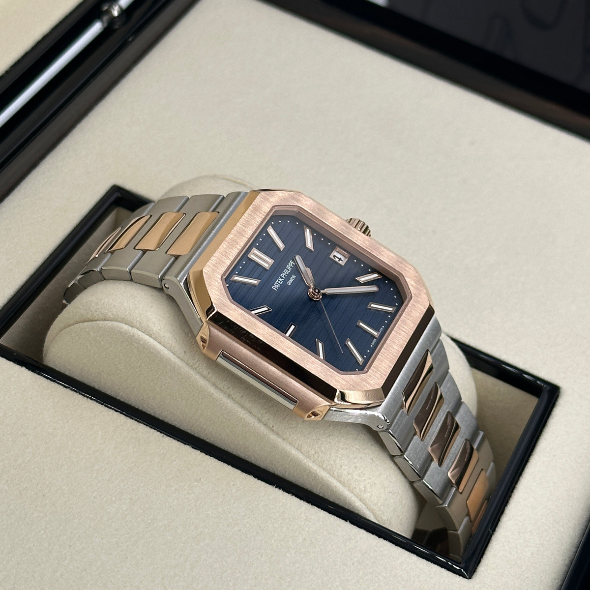 Patek Philippe Cubitus 5821/1Ar-001 2025