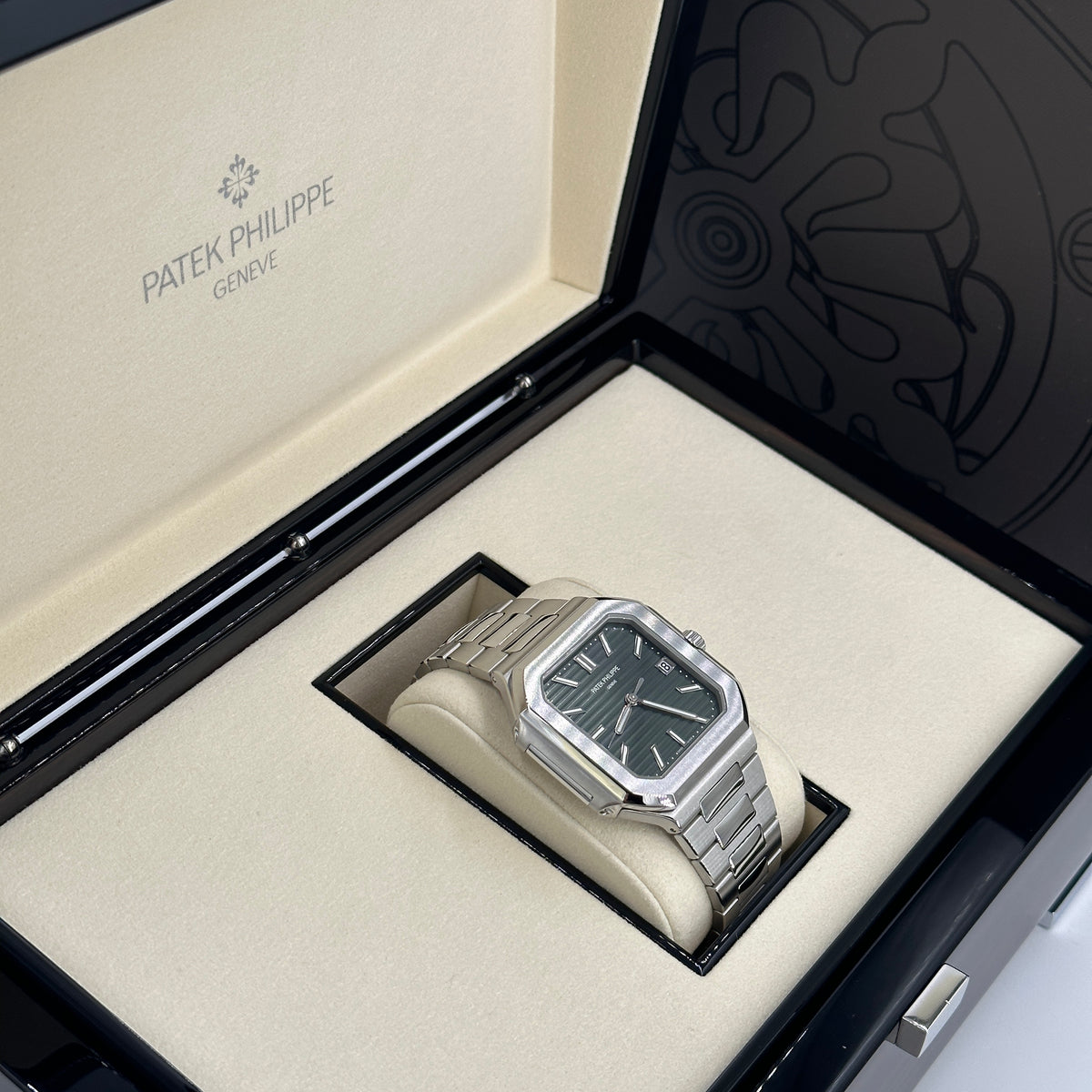 Patek Philippe Cubitus 5821/1A-001 2025