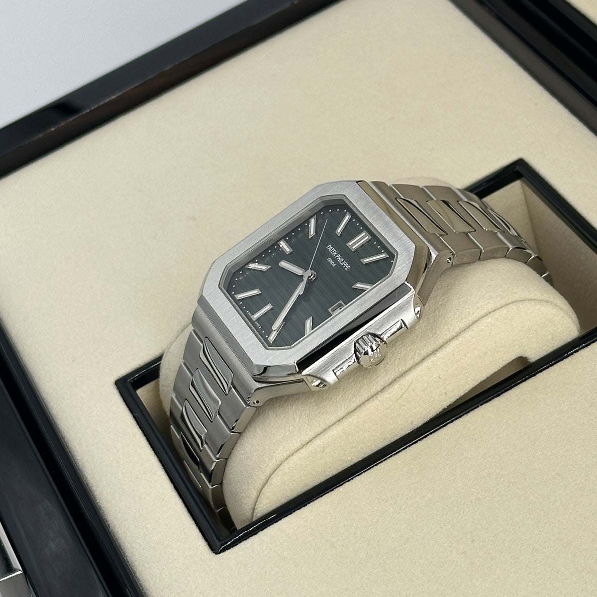 Patek Philippe Cubitus 5821/1A-001 2025