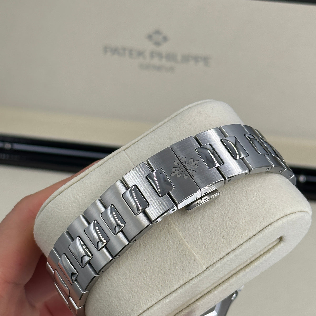 Patek Philippe Cubitus 5821/1A-001 2025