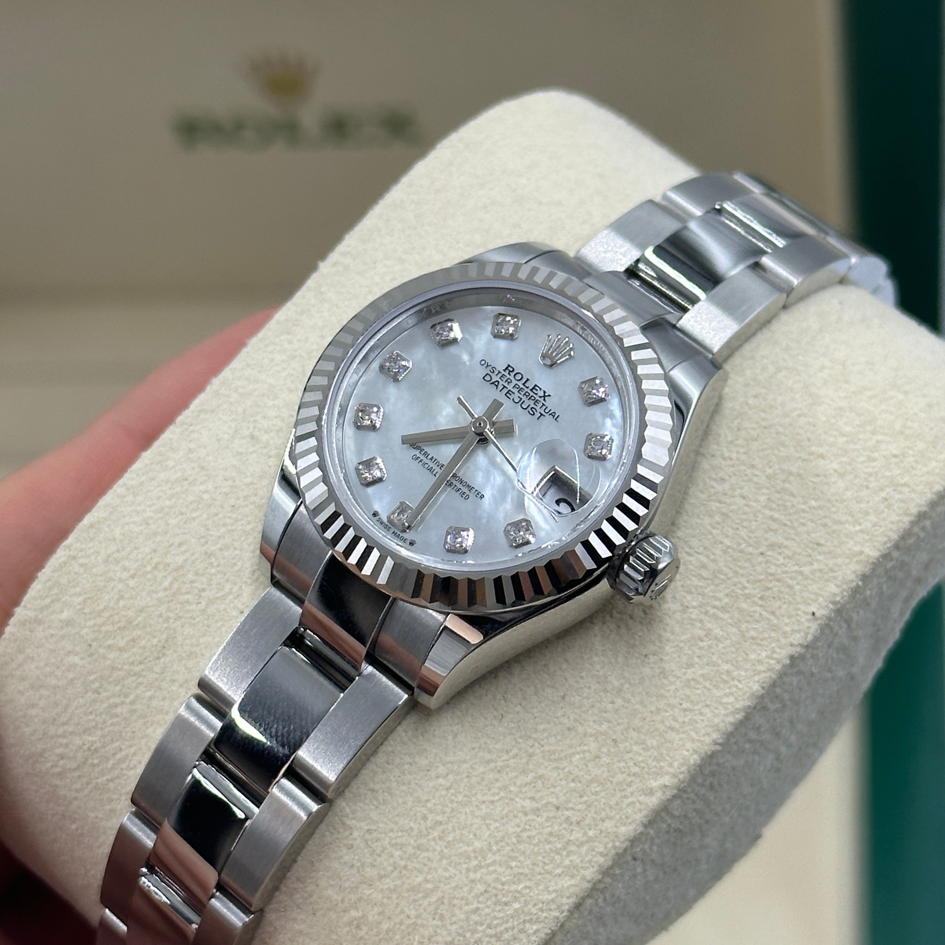Rolex Lady-Datejust 279174NG White Oyster 2025