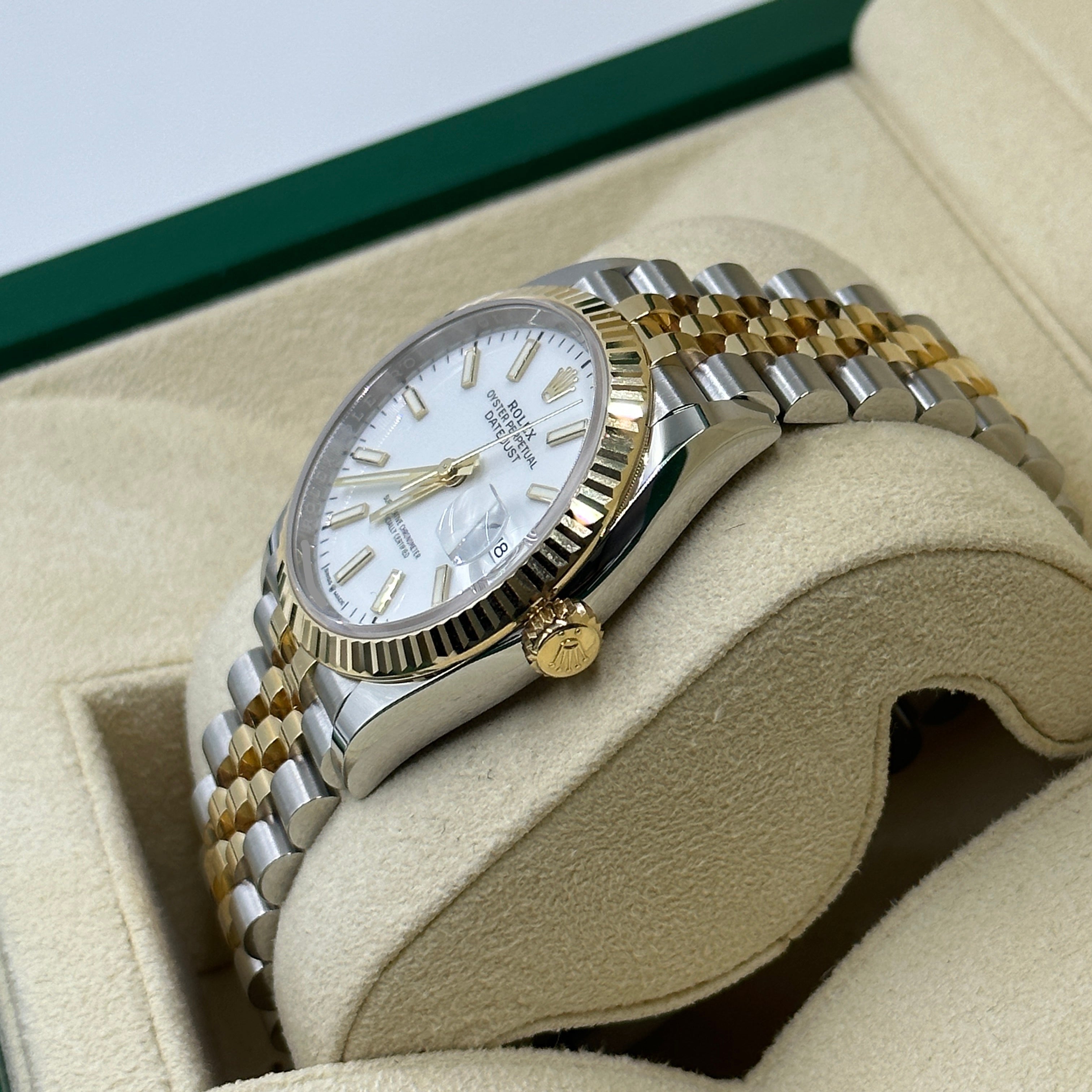 Rolex Datejust 36 126233-0019 White Index Dial Jubilee 2026