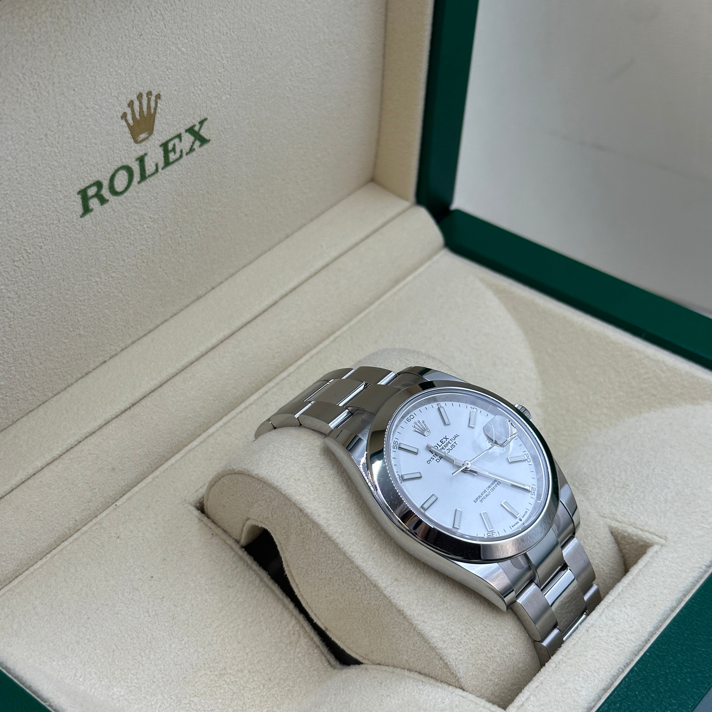 Rolex Datejust 41 126300 White Oyster
