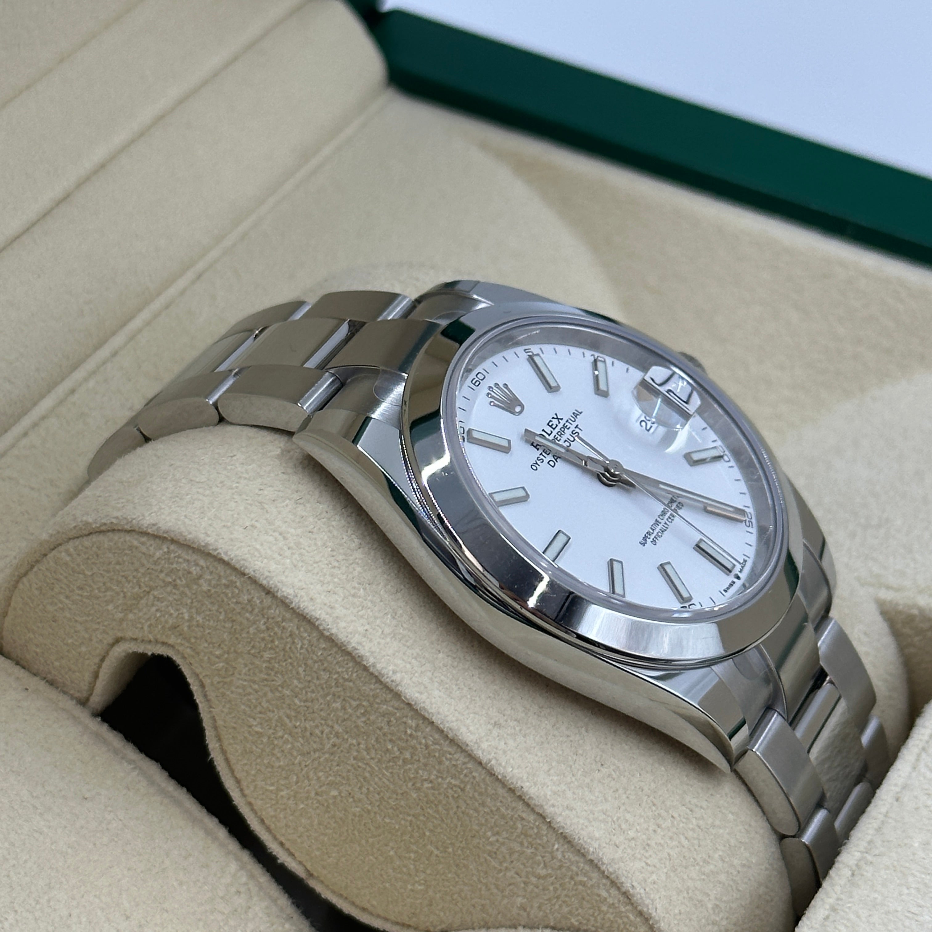 Rolex Datejust 41 126300 White Oyster