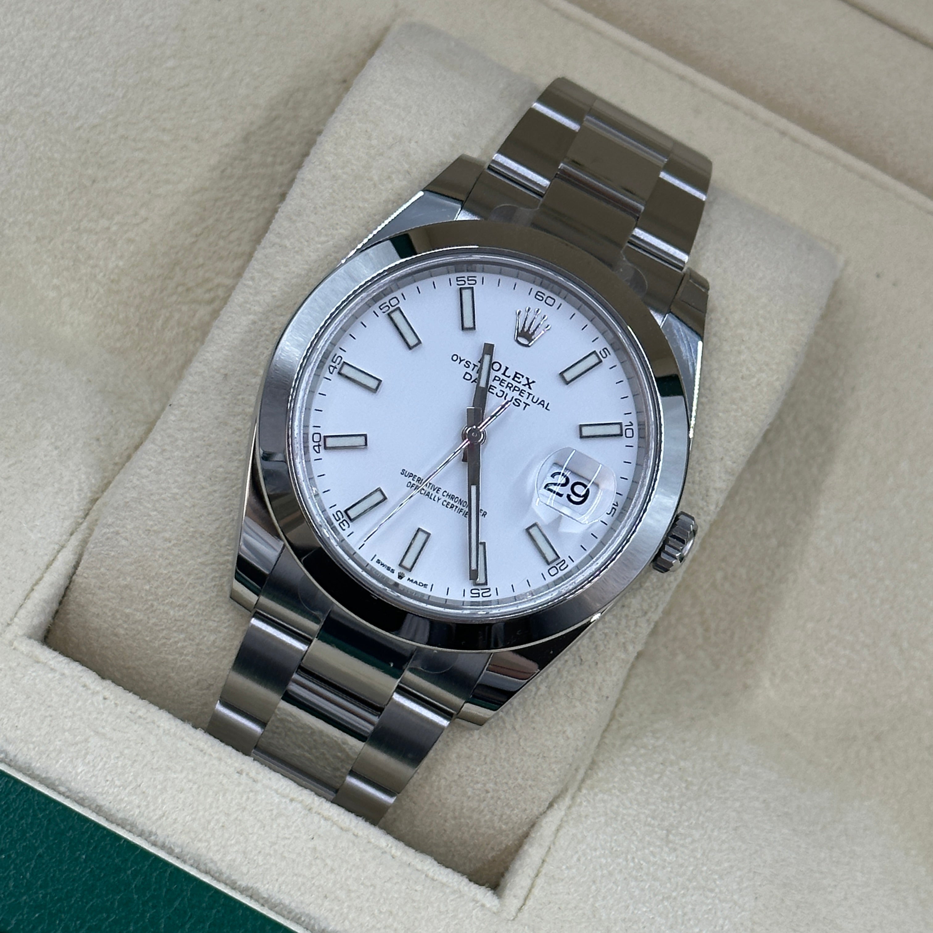 Rolex Datejust 41 126300 White Oyster