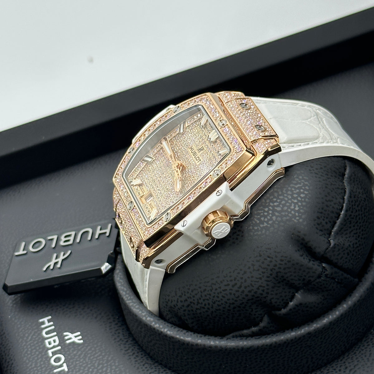 Hublot Spirit Of Big Bang King Gold White Pavé Full 39mm 665.OE.9010.LR.1604 2026