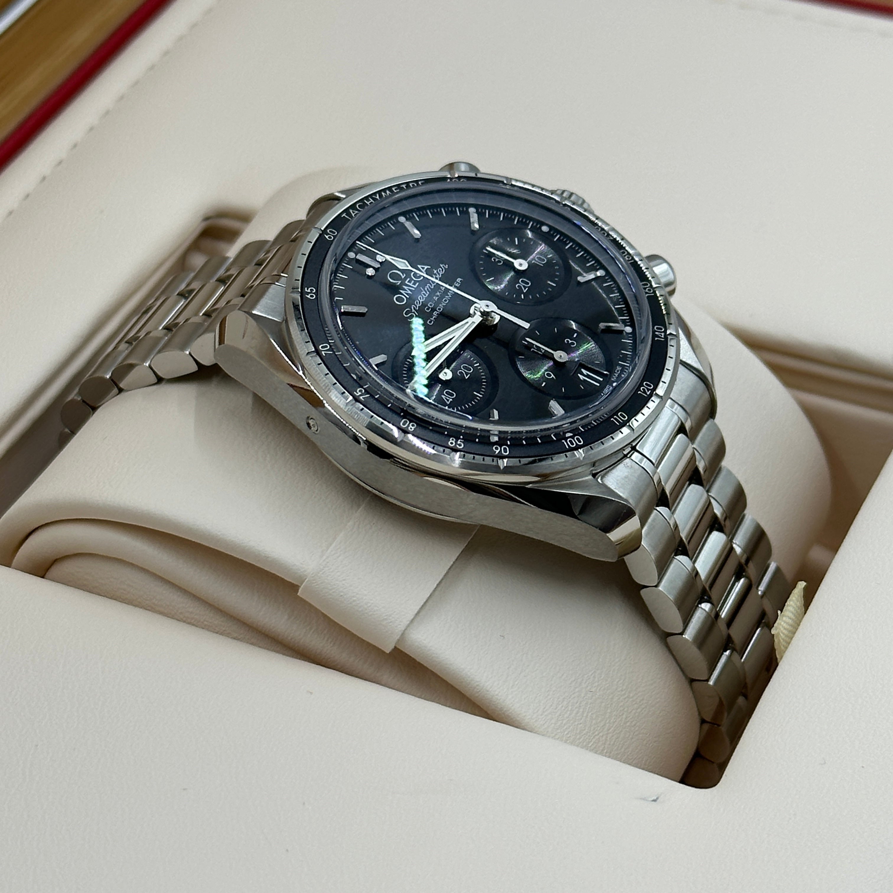Omega Speedmaster 38 324.30.38.50.01.001