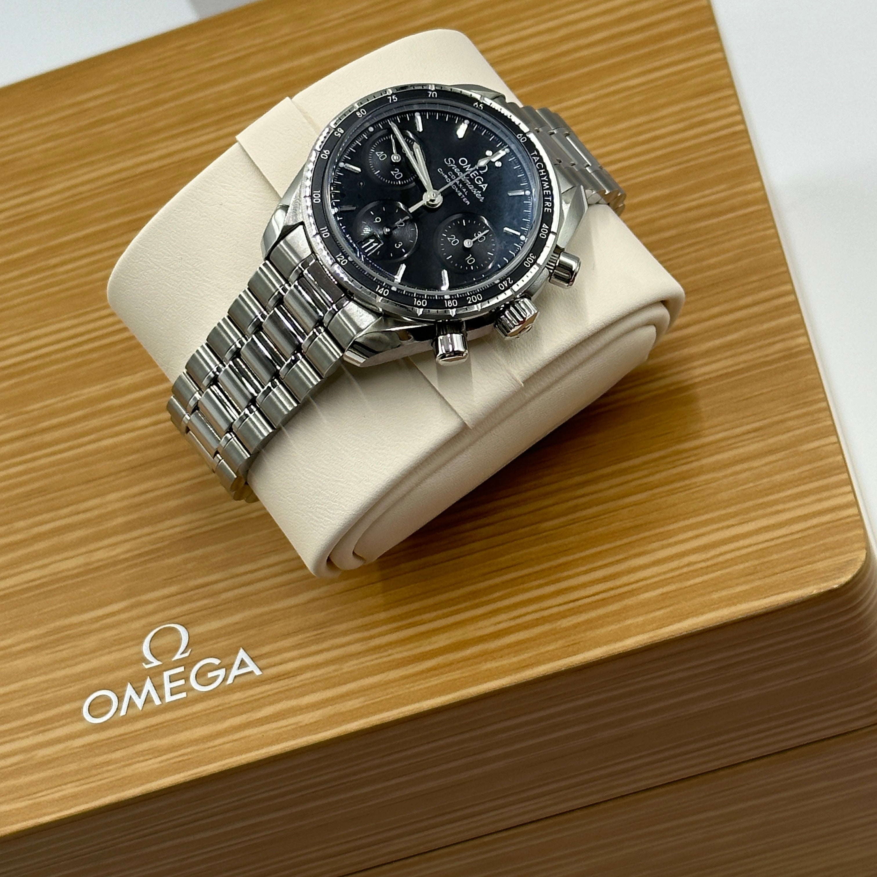 Omega Speedmaster 38 324.30.38.50.01.001