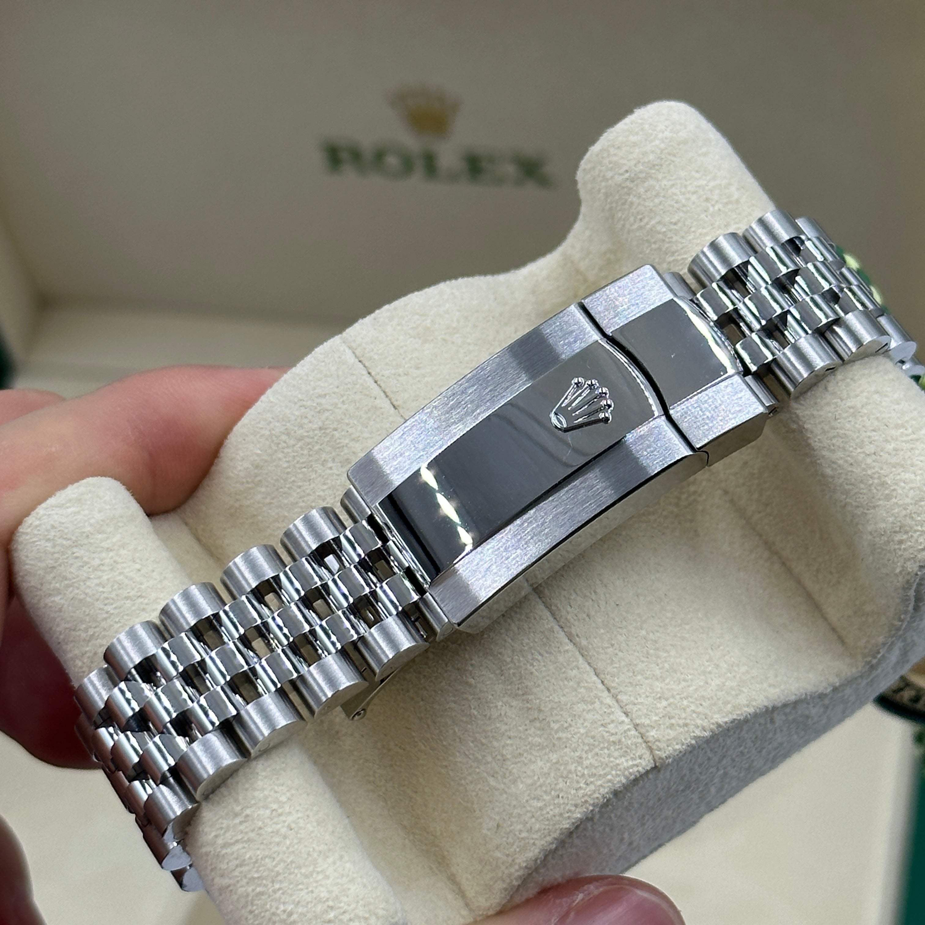 Rolex Datejust 41 126334 Black Index Jubilee 2025