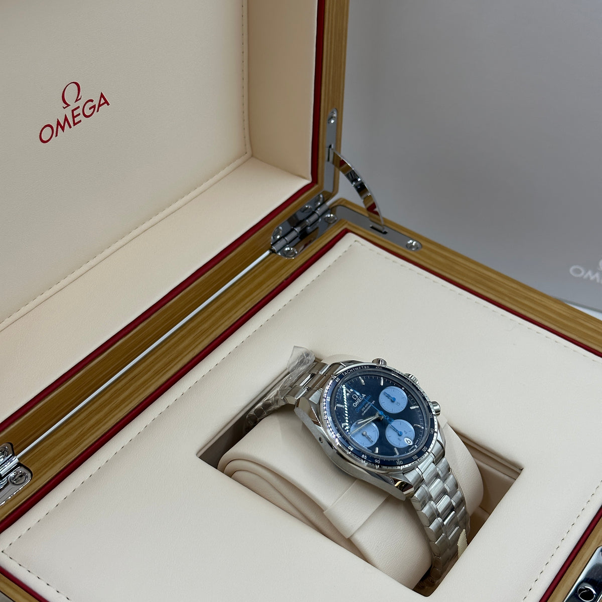 Speedmaster 38 Orbis Edition - 324.30.38.50.03.002