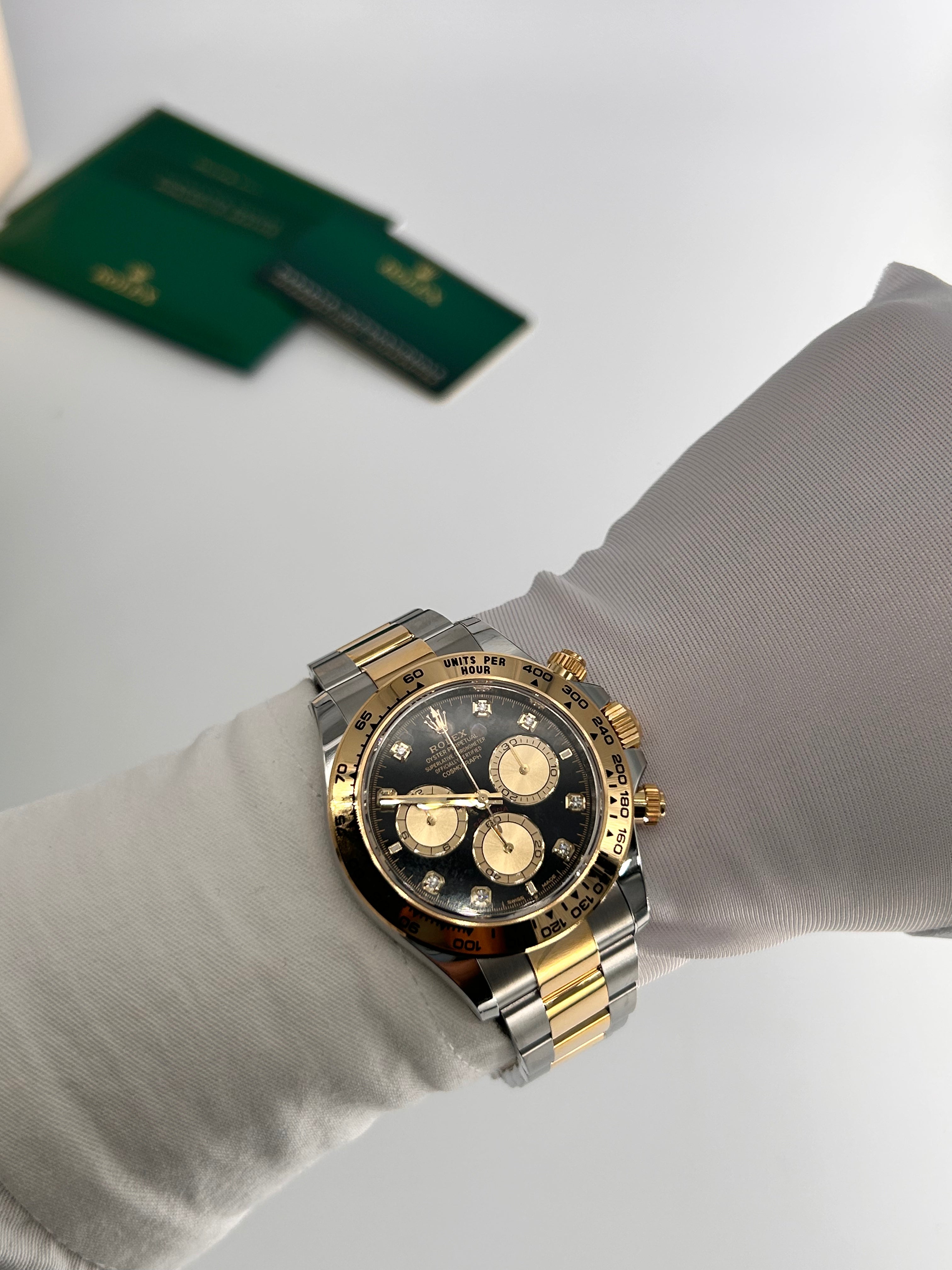 Rolex Cosmograph Daytona 126503 Bright black and golden set with diamonds