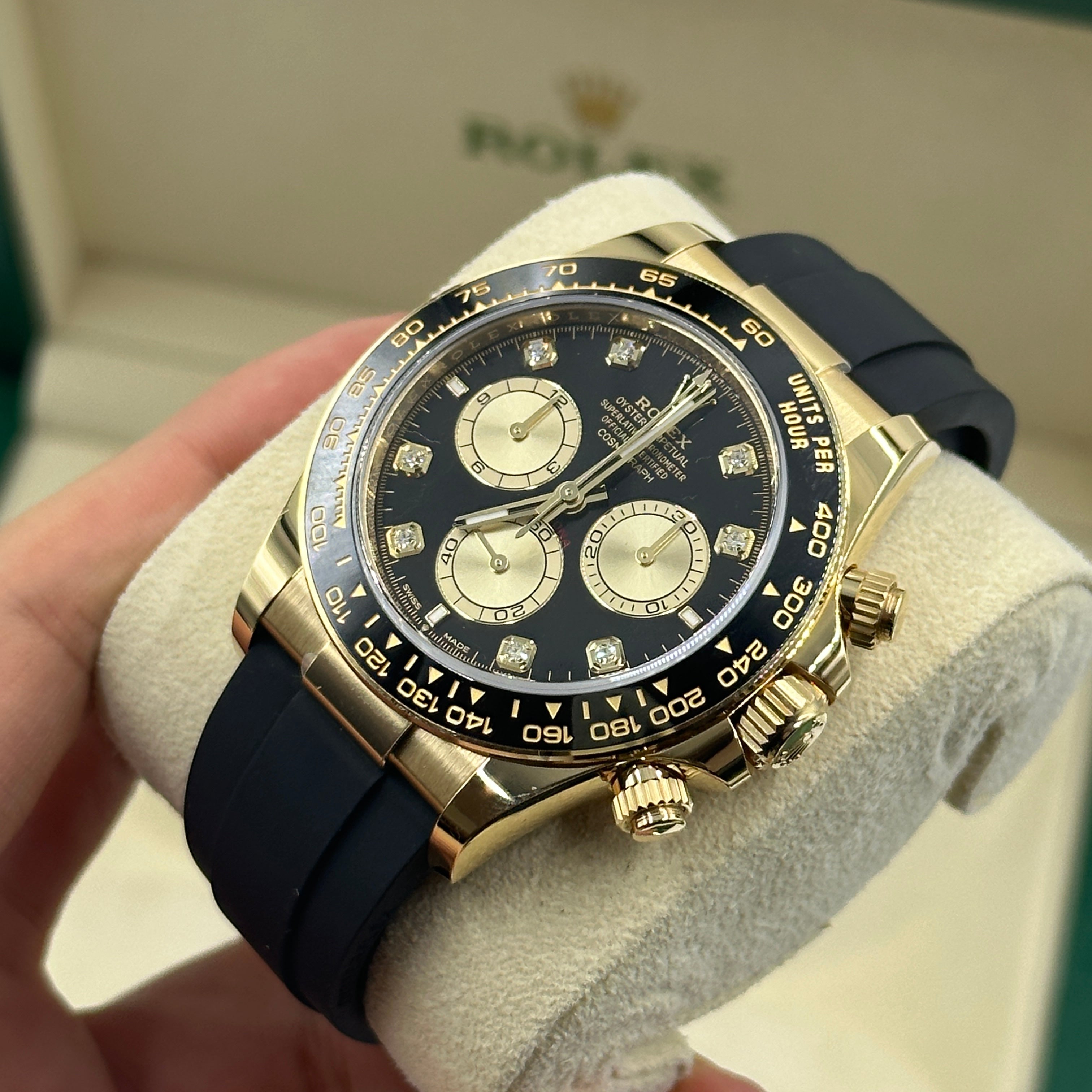 Rolex Cosmograph Daytona 126518 Bright black and golden set with diamonds