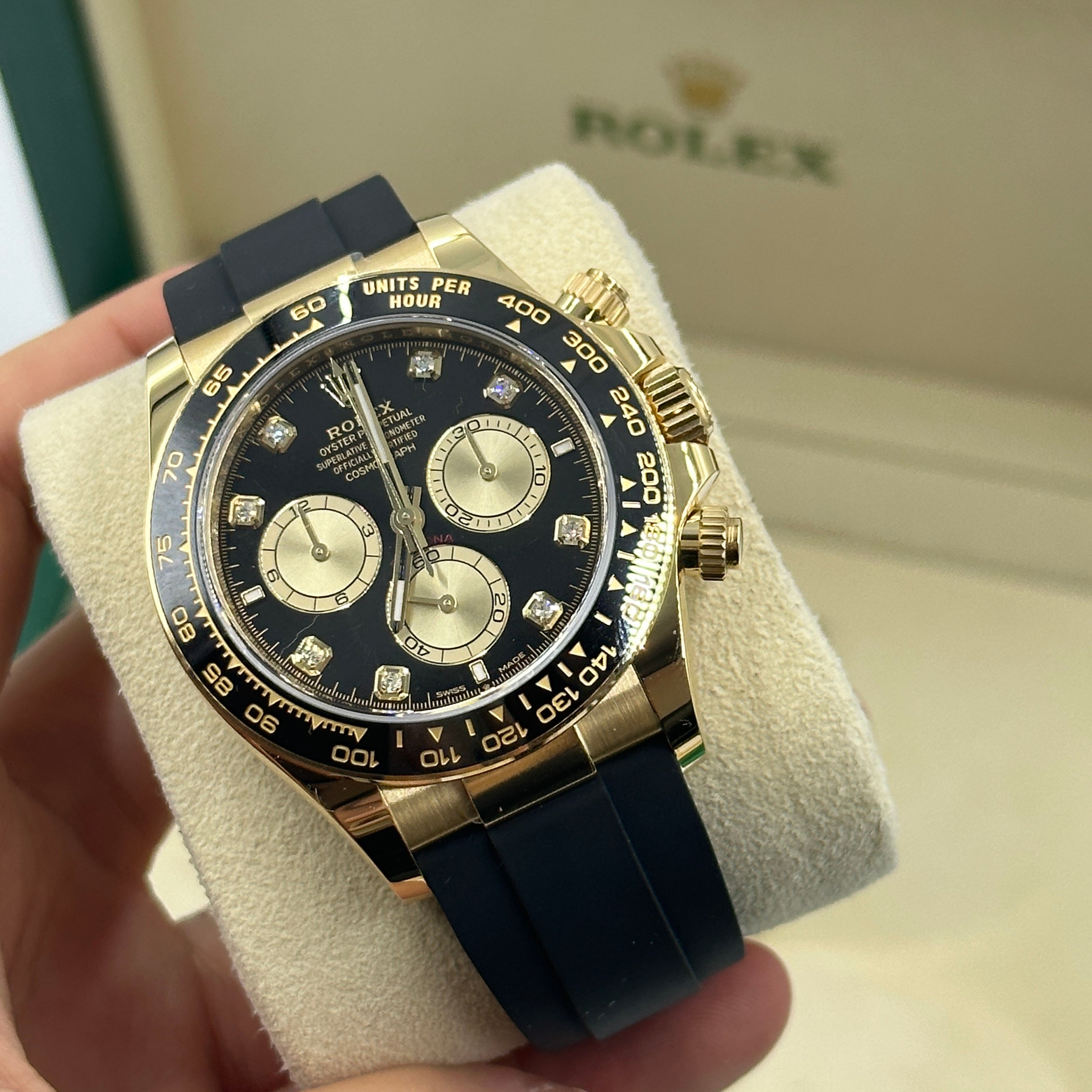 Rolex Cosmograph Daytona 126518 Bright black and golden set with diamonds