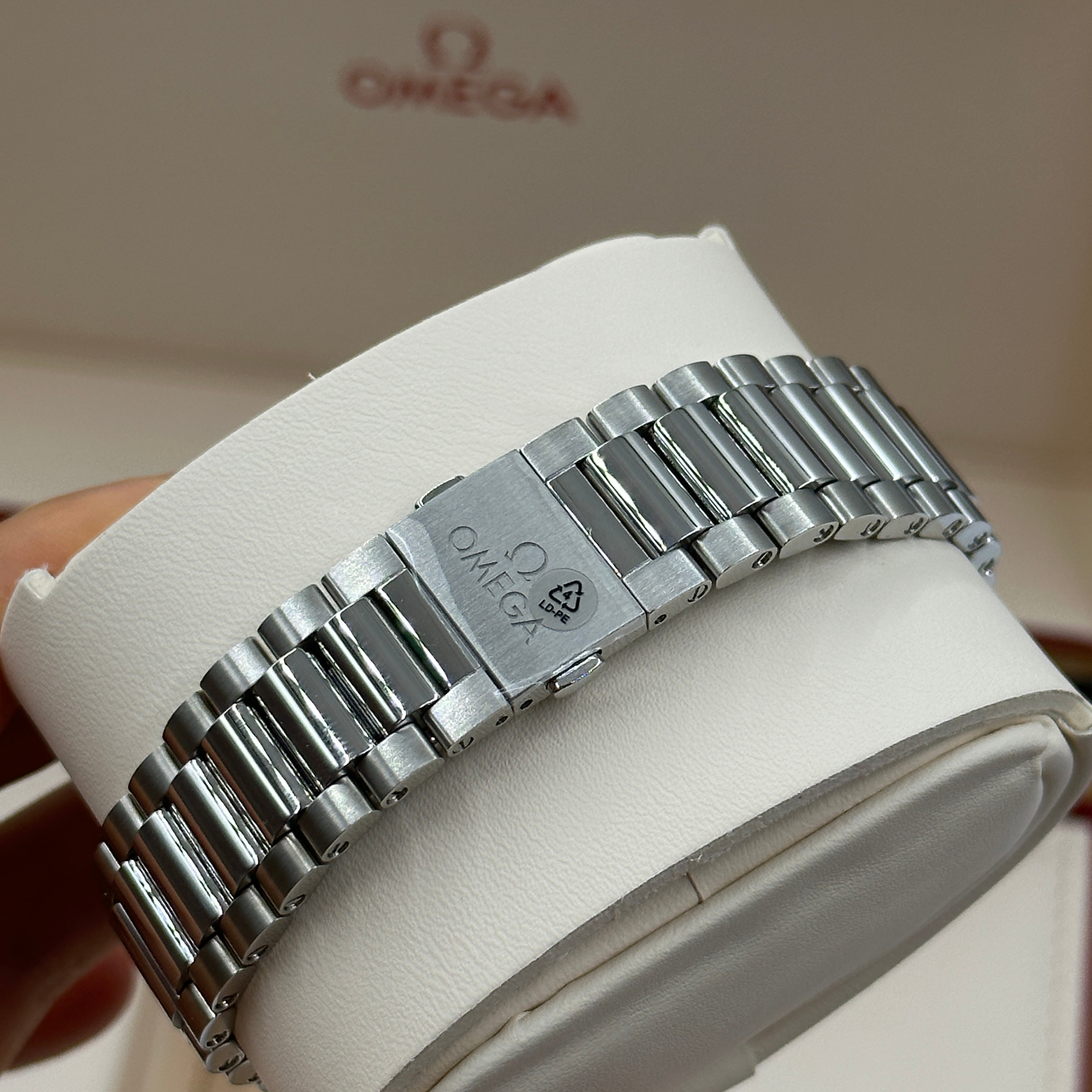 OEMGA Seamaster Aqua Terra 150M 220.10.38.20.01.004 – EW Watches