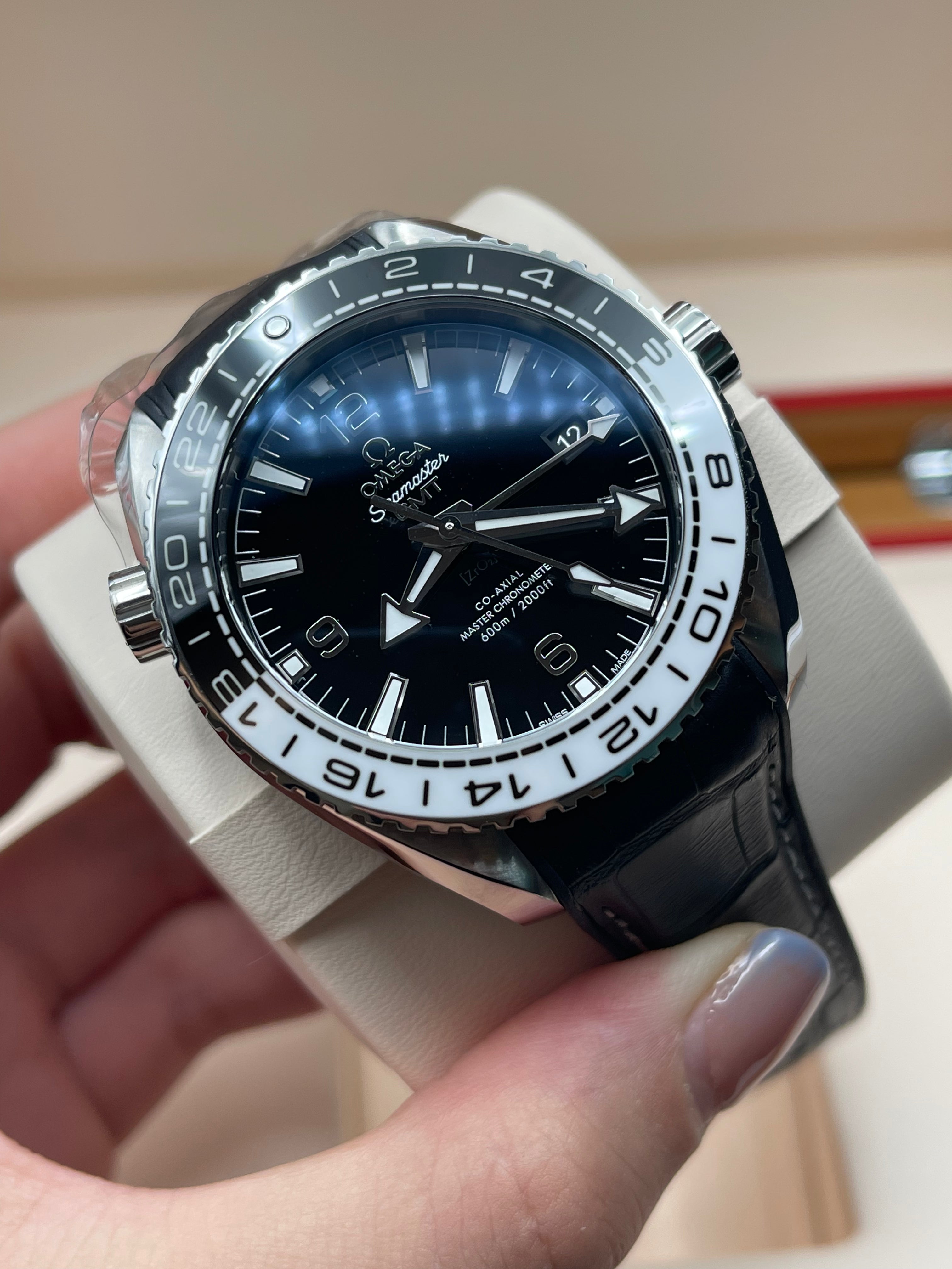 Omega Seamaster Planet Ocean 600M 43.5 MM 215.33.44.22.01.001 2022