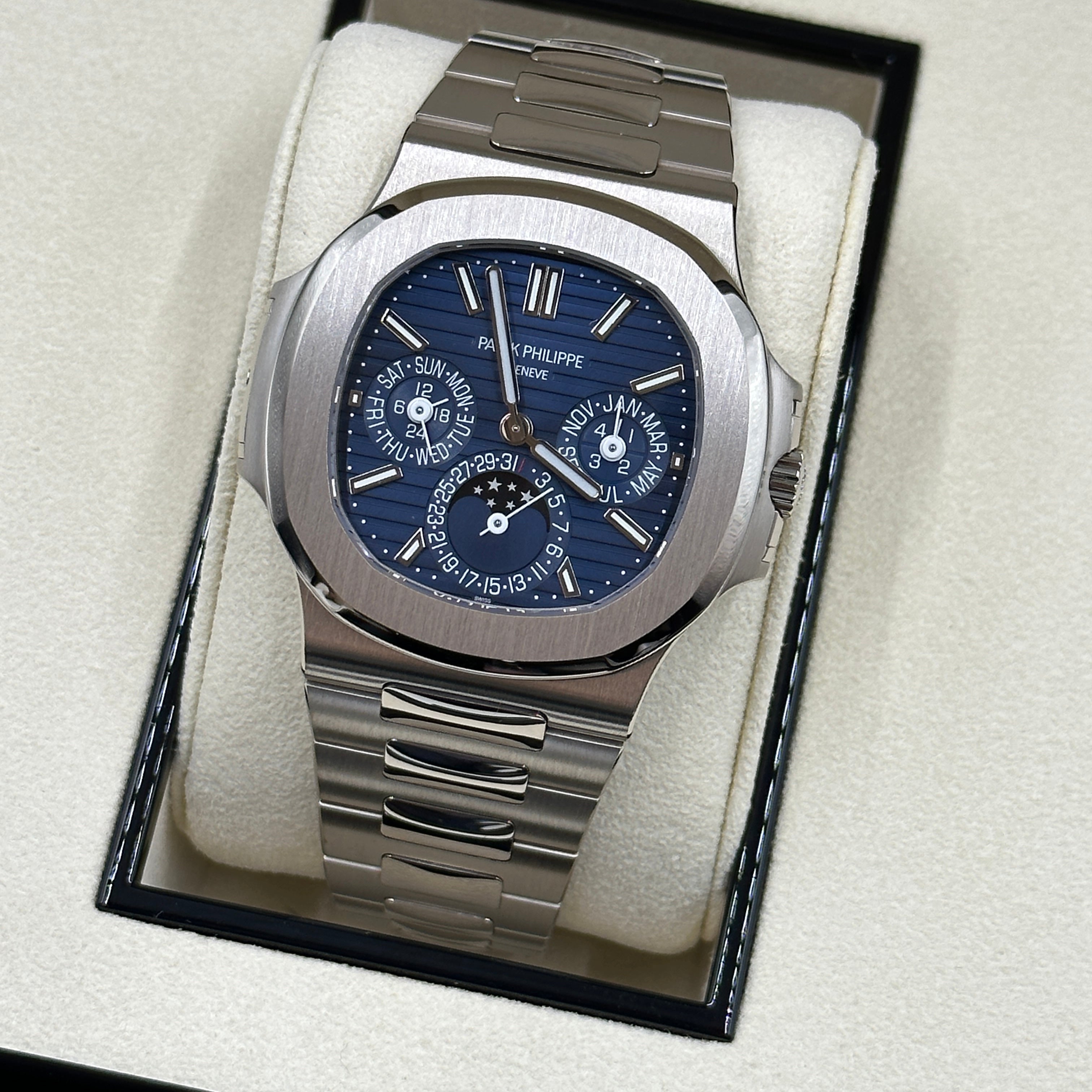 Patek Philippe 5740/1G-001 Nautilus Perpetual Calendar 5740 White Gold / Blue