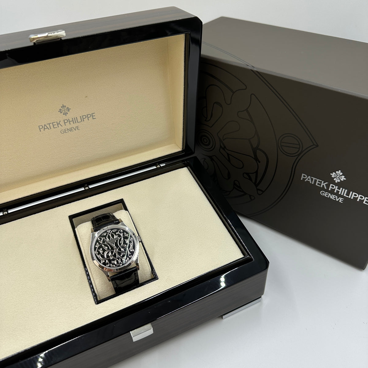 Patek Philippe Calatrava Engraved Black Dial Platinum Ref. 5088/100P-001  2022