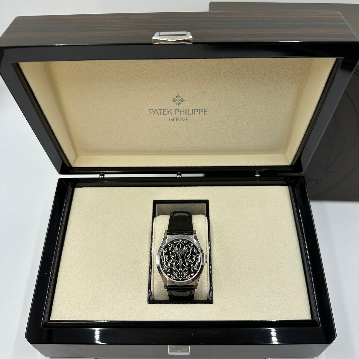 Patek Philippe Calatrava Engraved Black Dial Platinum Ref. 5088/100P-001  2022