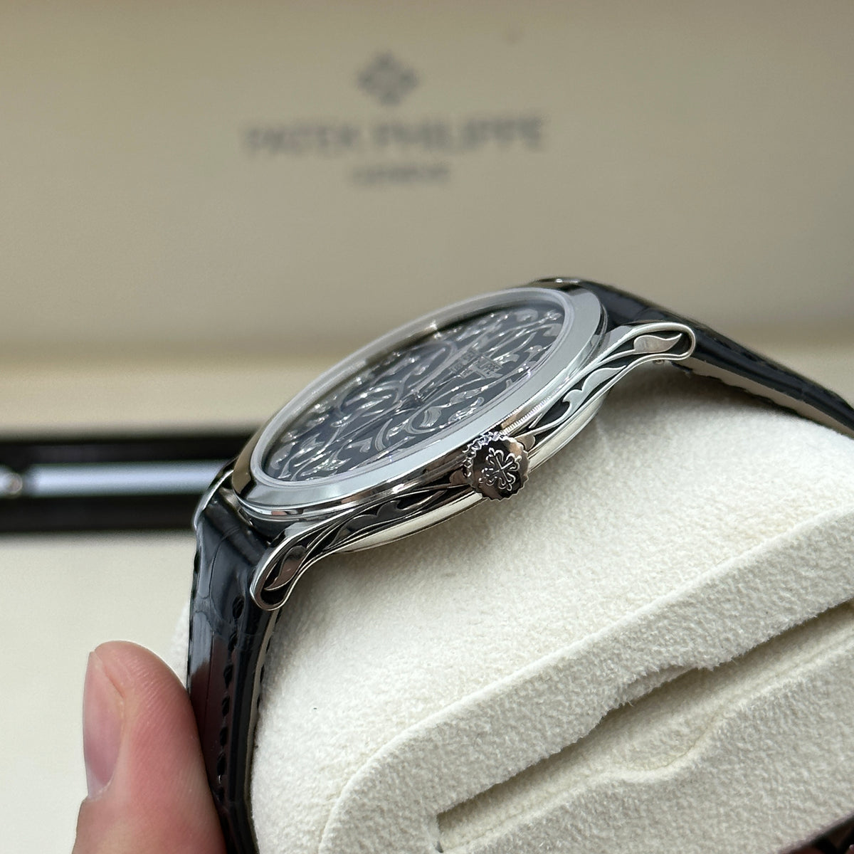 Patek Philippe Calatrava Engraved Black Dial Platinum Ref. 5088/100P-001  2022