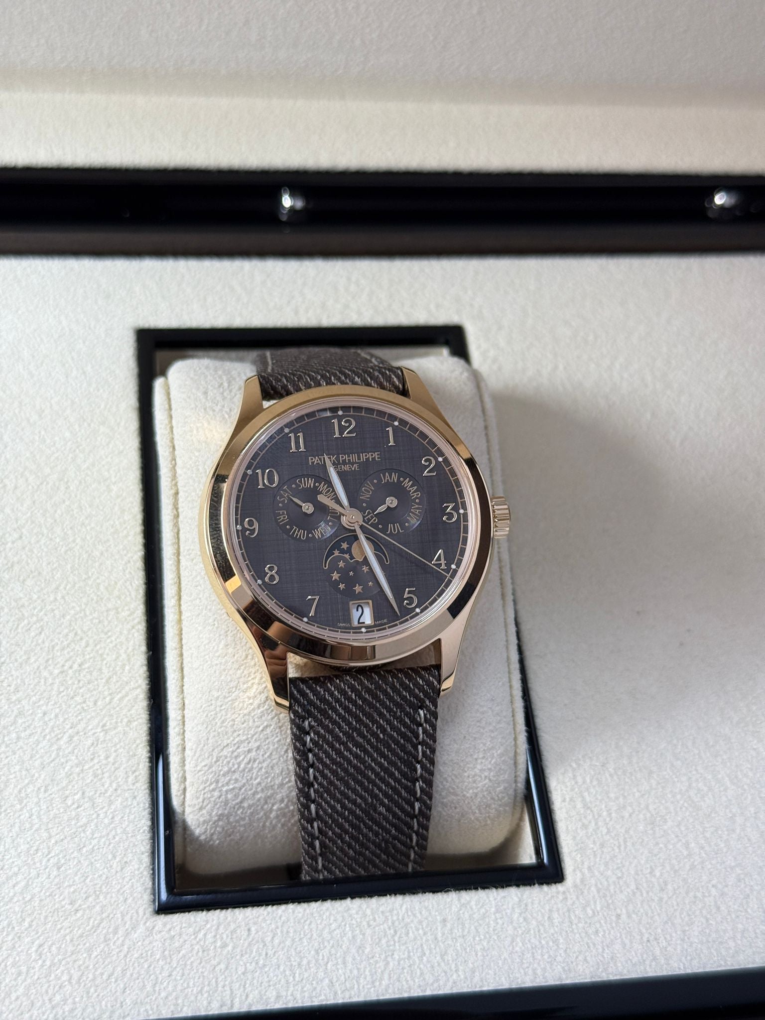 Patek Philippe 4946R-001  2025