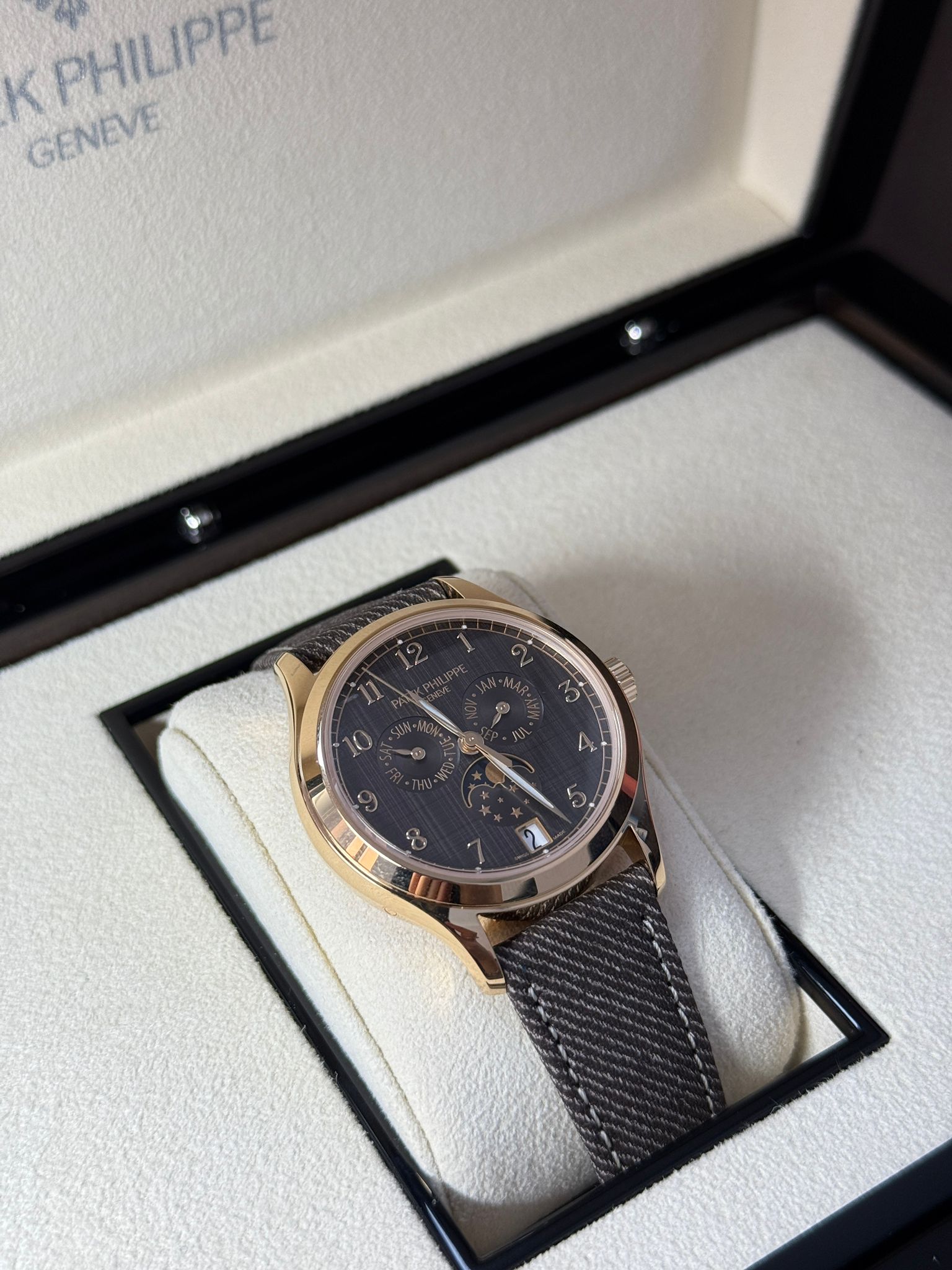 Patek Philippe 4946R-001  2025