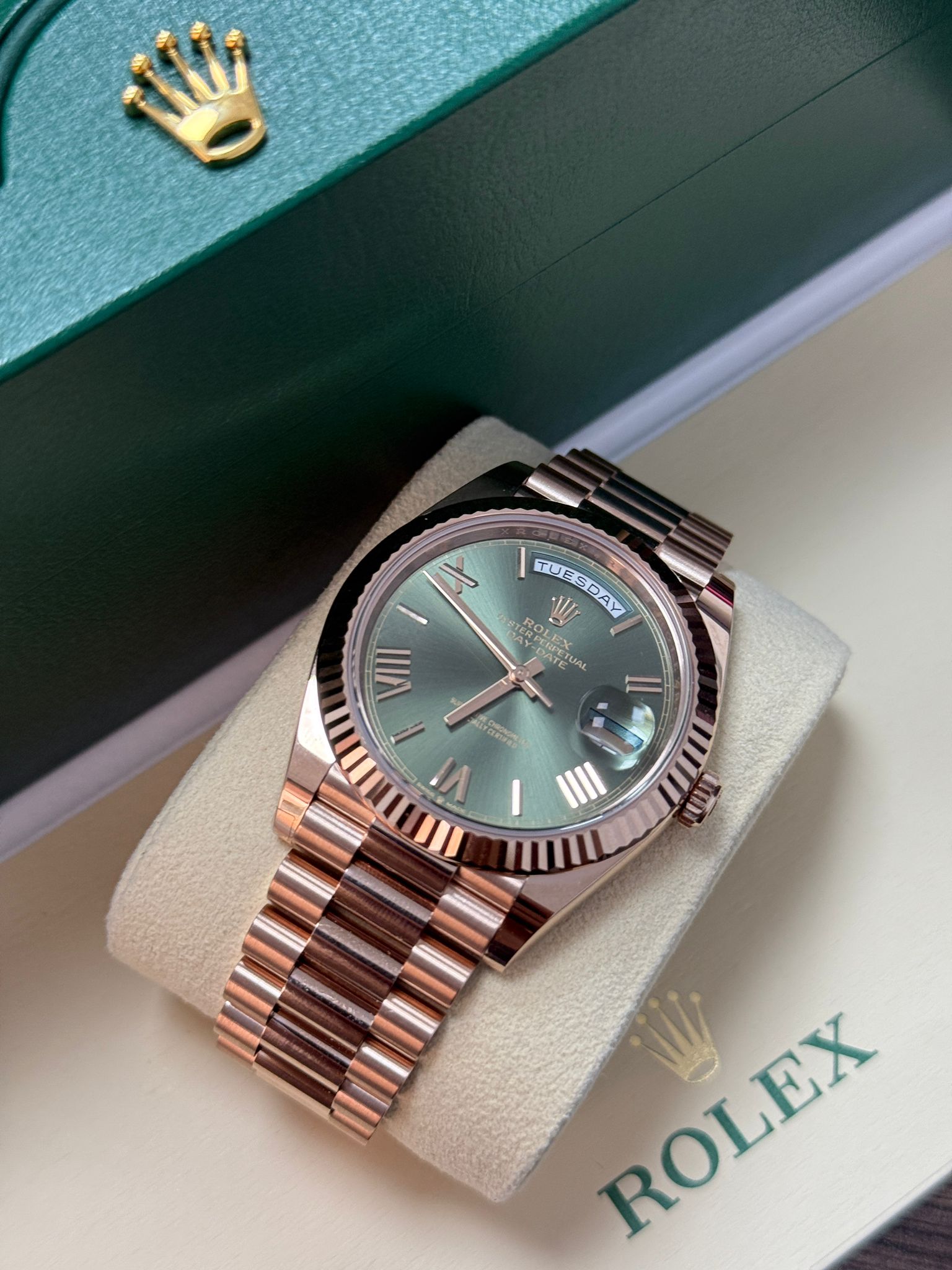 Rolex Day-Date 40 228235 Green Roman Oyster
