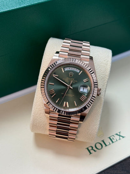 Rolex Day-Date 40 228235 Green Roman Oyster
