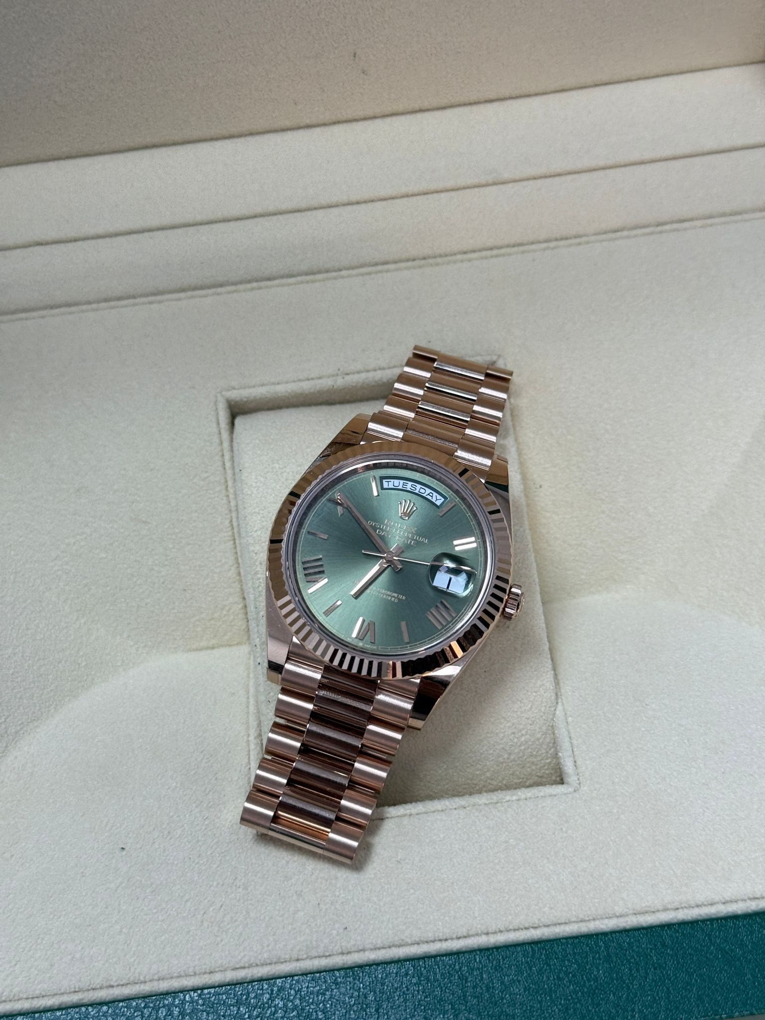 Rolex Day-Date 40 228235 Green Roman Oyster