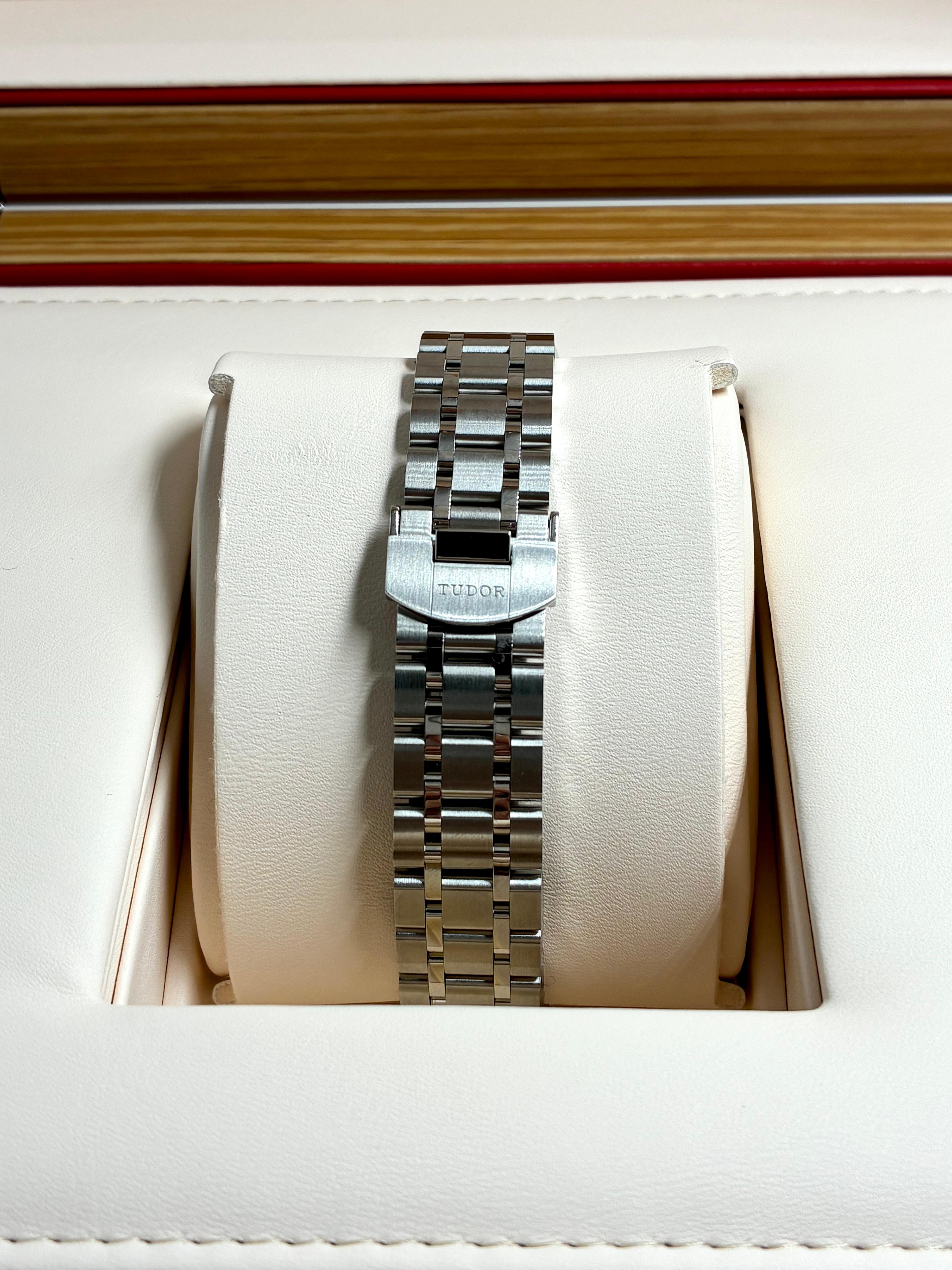 Tudor Royal M28400-0009