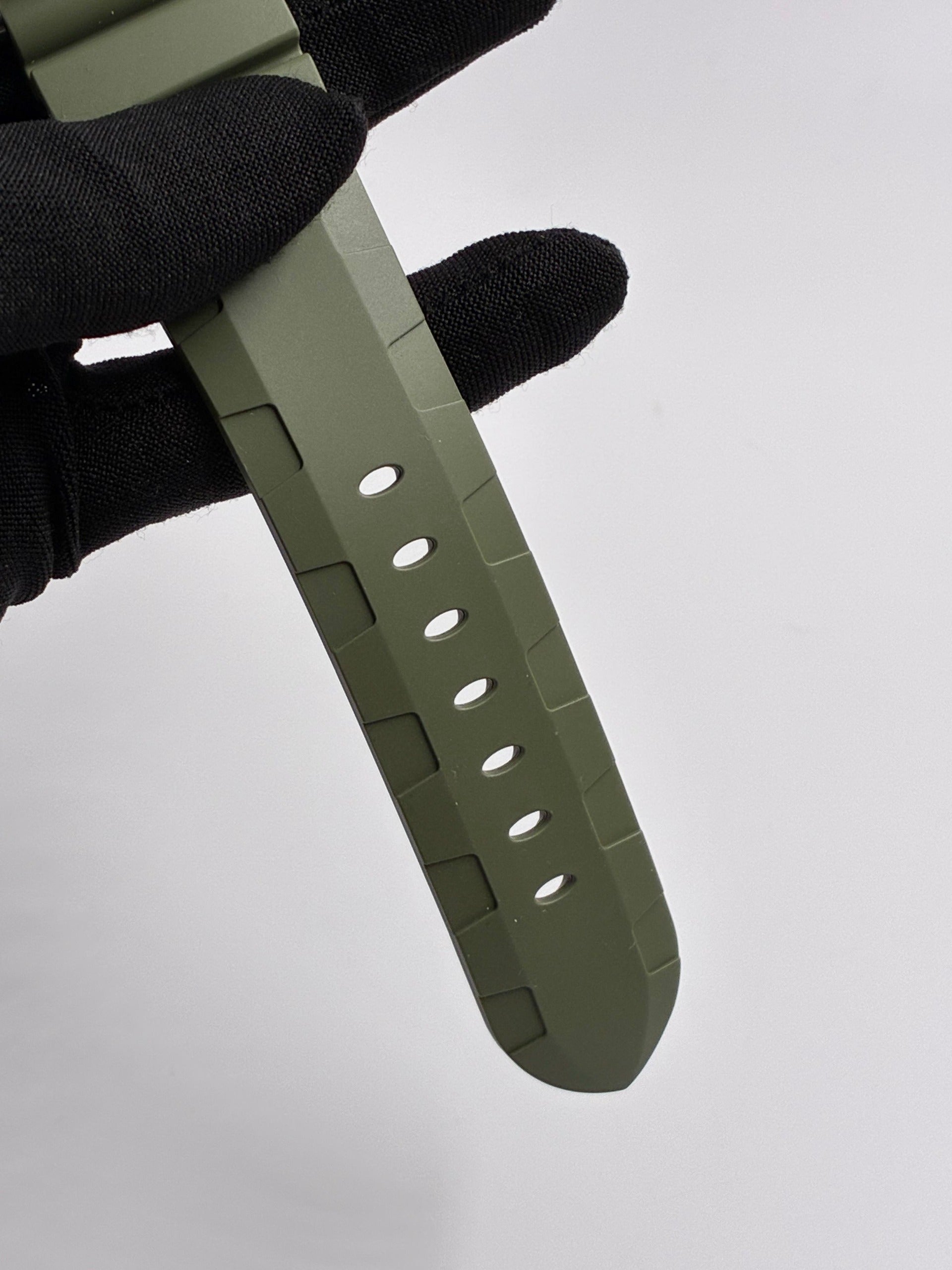 Panerai Submersible PAM01595 White