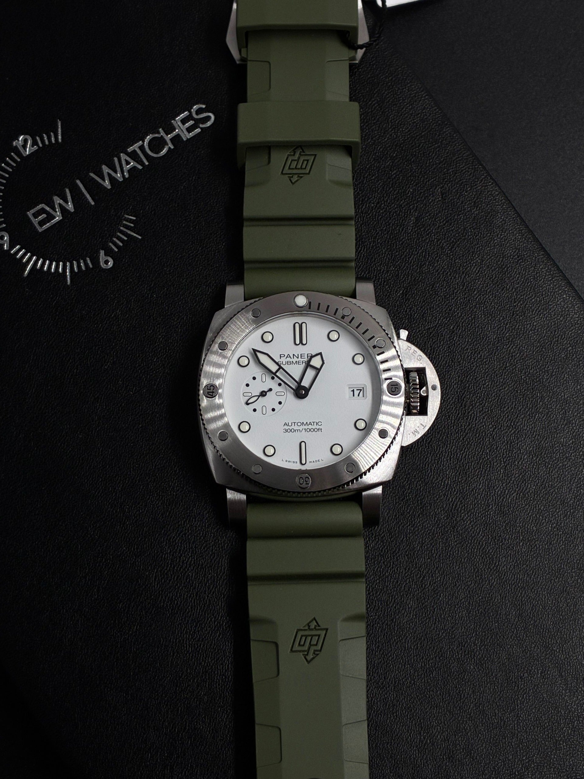 Panerai Submersible PAM01595 White