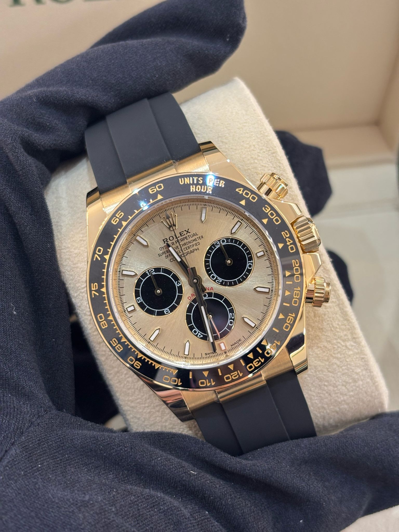 Rolex Cosmograph Daytona 126518 Golden and bright black YML