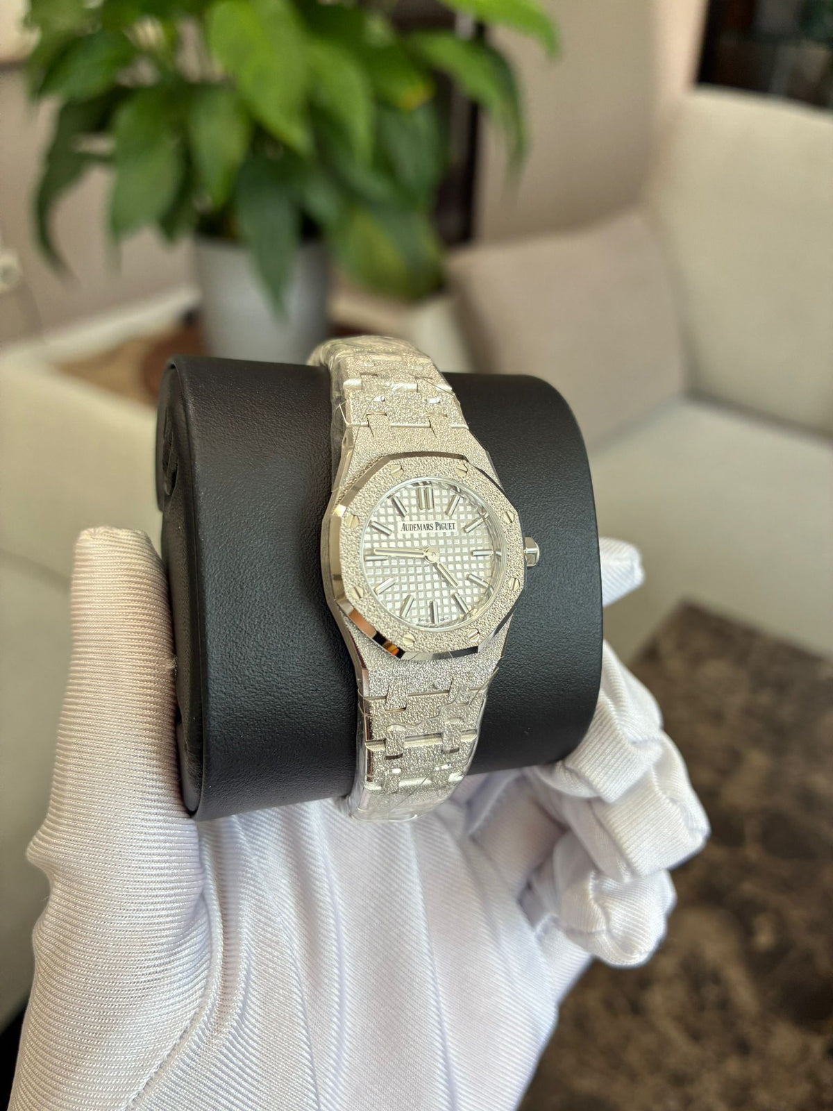 Audemars Piguet Royal Oak Mini Frosted Gold Quartz  67630BC.GG.1312BC.01 2026
