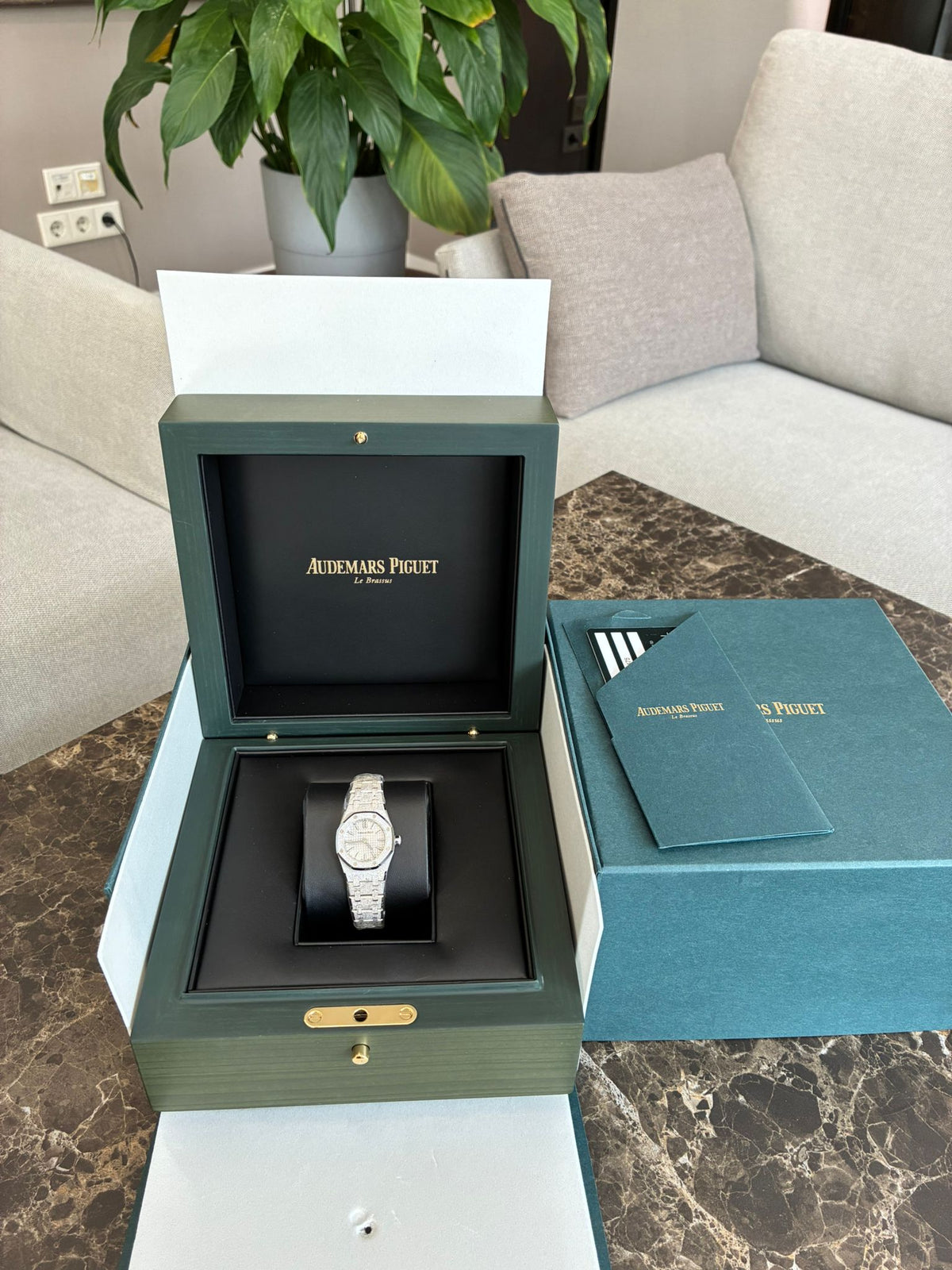 Audemars Piguet Royal Oak Mini Frosted Gold Quartz  67630BC.GG.1312BC.01 2026