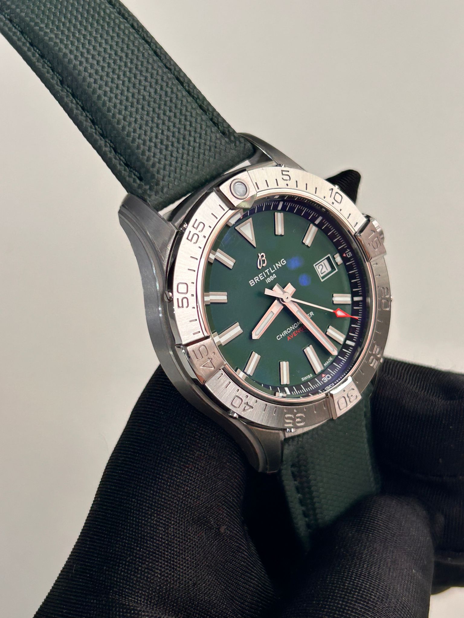 Breitling Avenger automatic 42 A17328101L1X1