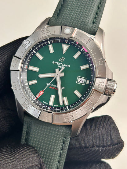 Breitling Avenger automatic 42 A17328101L1X1