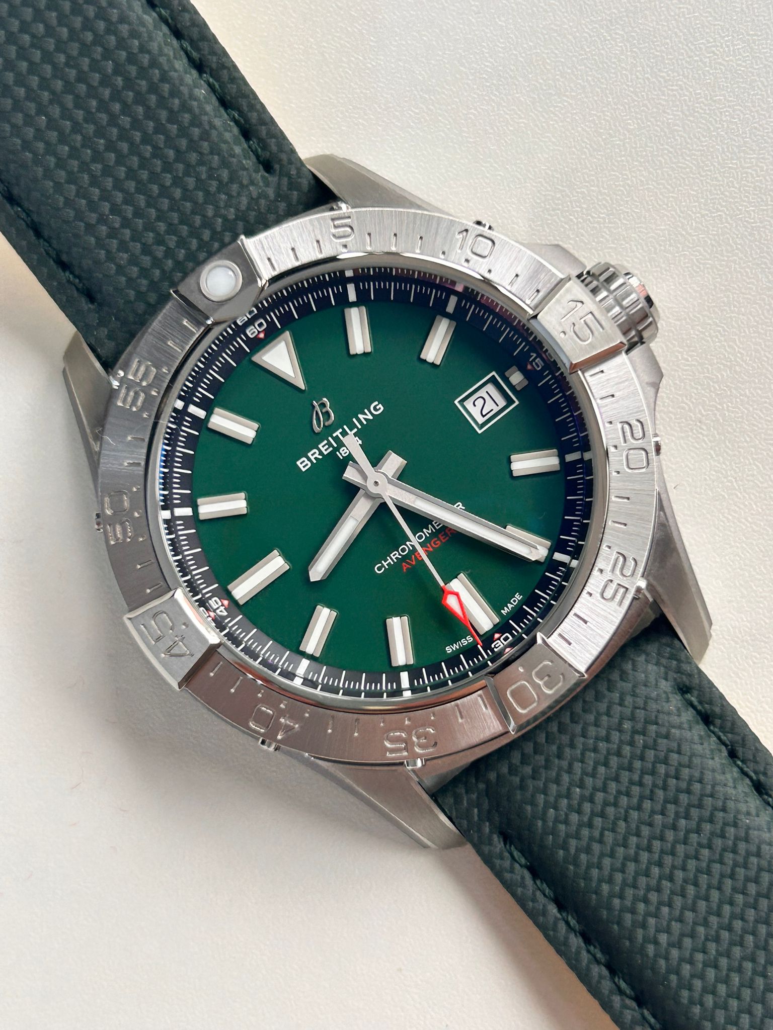Breitling Avenger automatic 42 A17328101L1X1